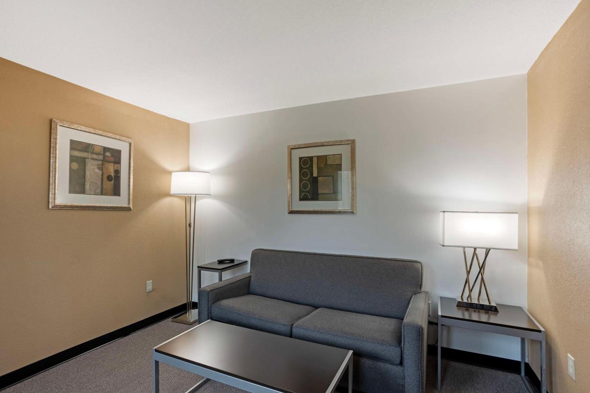 Best Western Plus Reading Inn & Suites photo 25