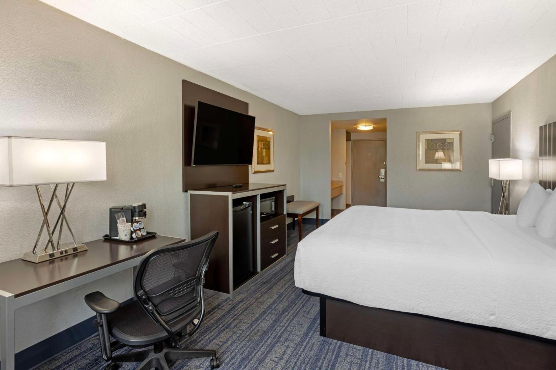 Best Western Plus Reading Inn & Suites photo 13