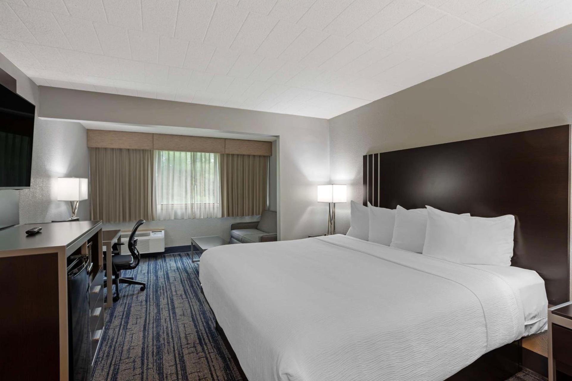 Best Western Plus Reading Inn & Suites photo 11