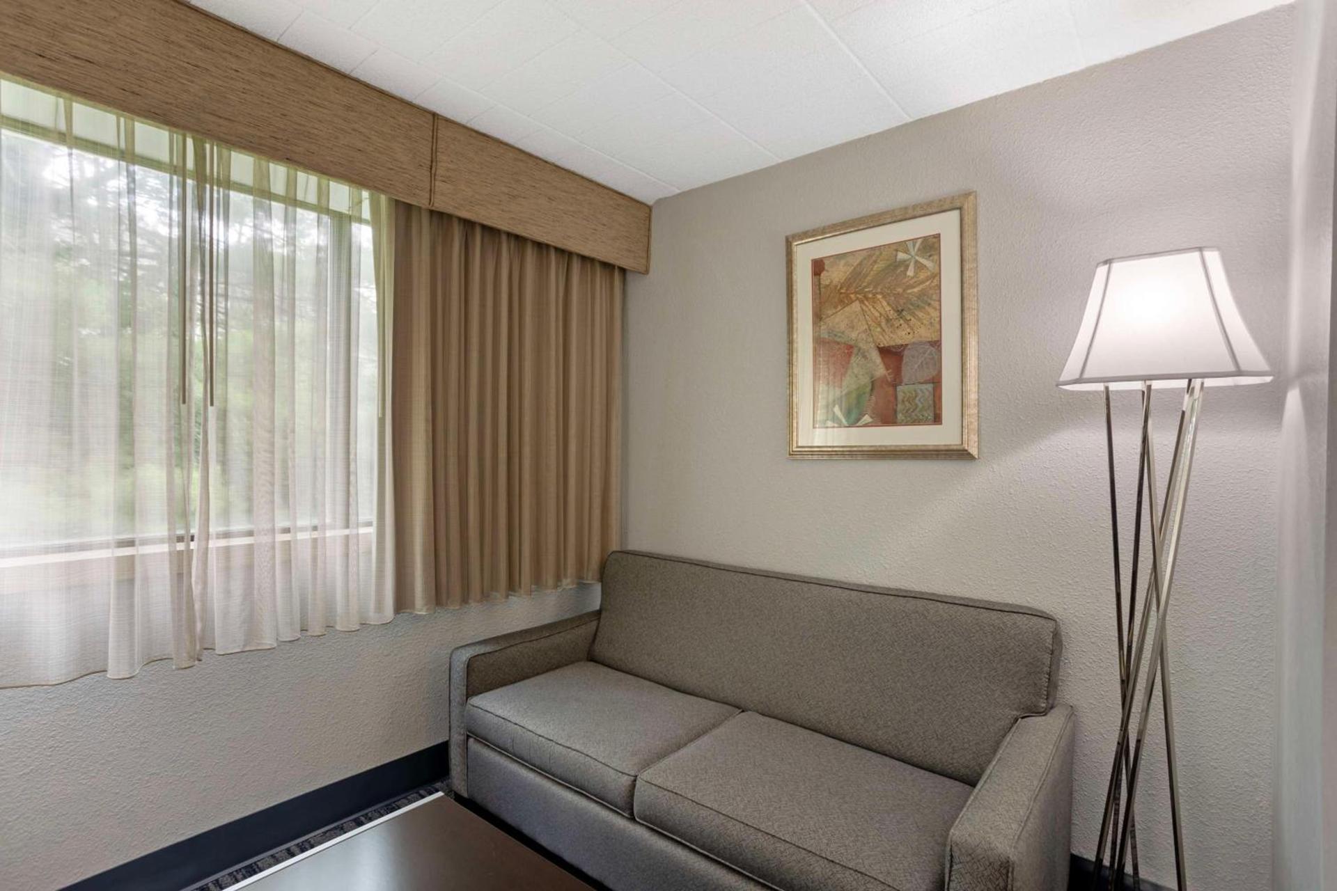 Best Western Plus Reading Inn & Suites photo 31