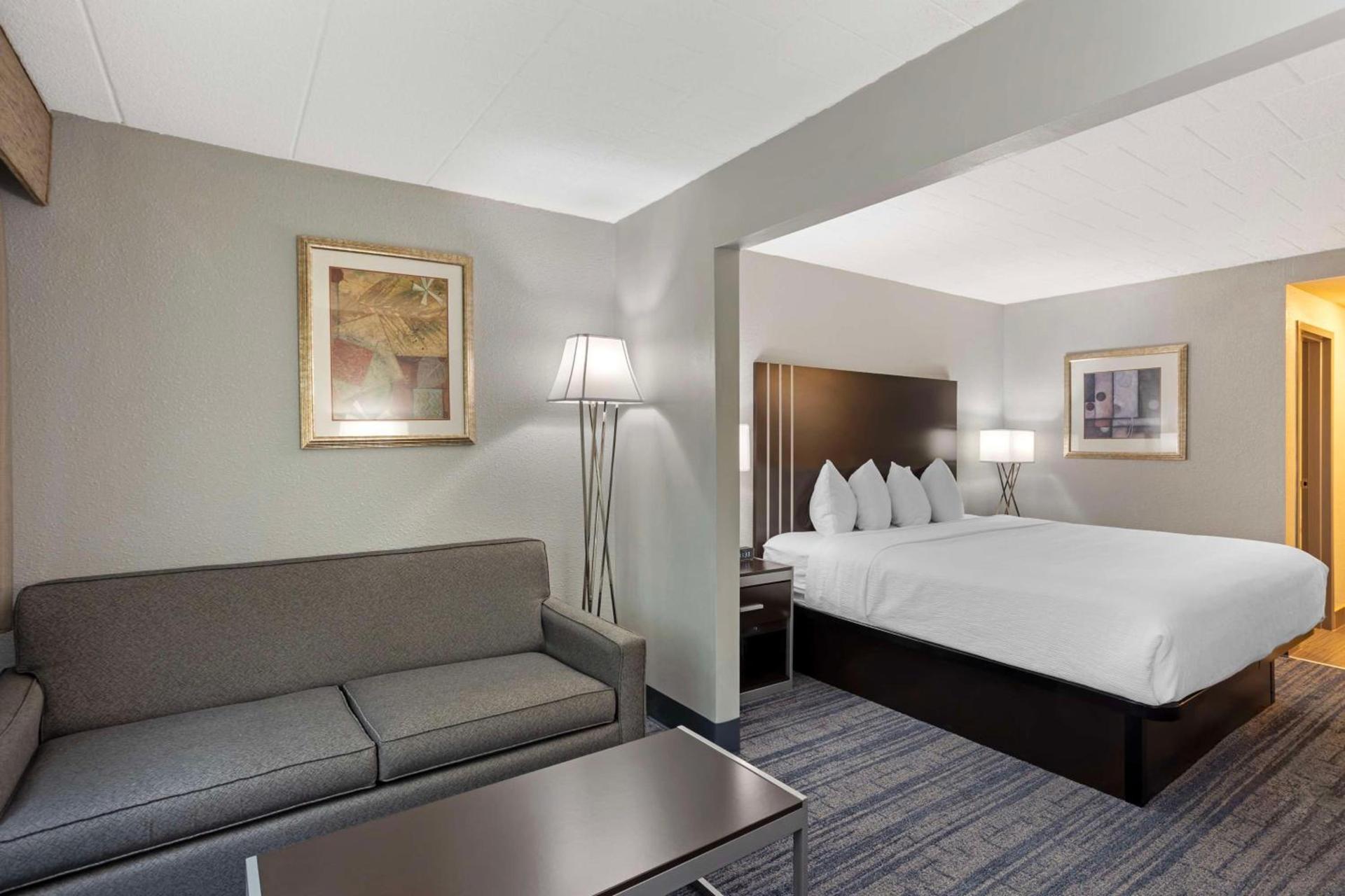 Best Western Plus Reading Inn & Suites photo 29