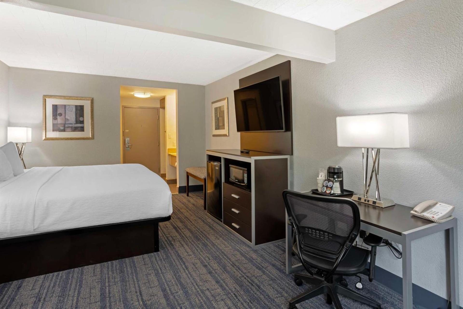 Best Western Plus Reading Inn & Suites photo 32