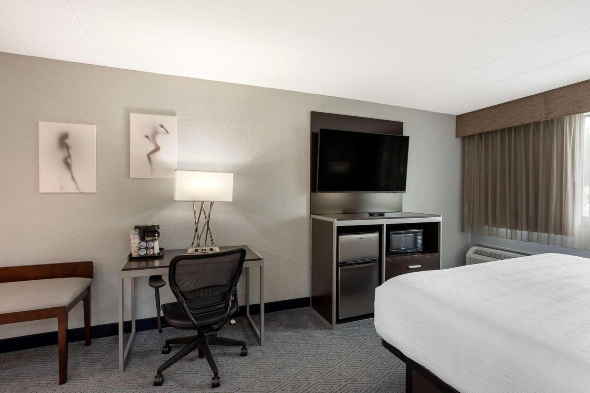 Best Western Plus Reading Inn & Suites photo 37