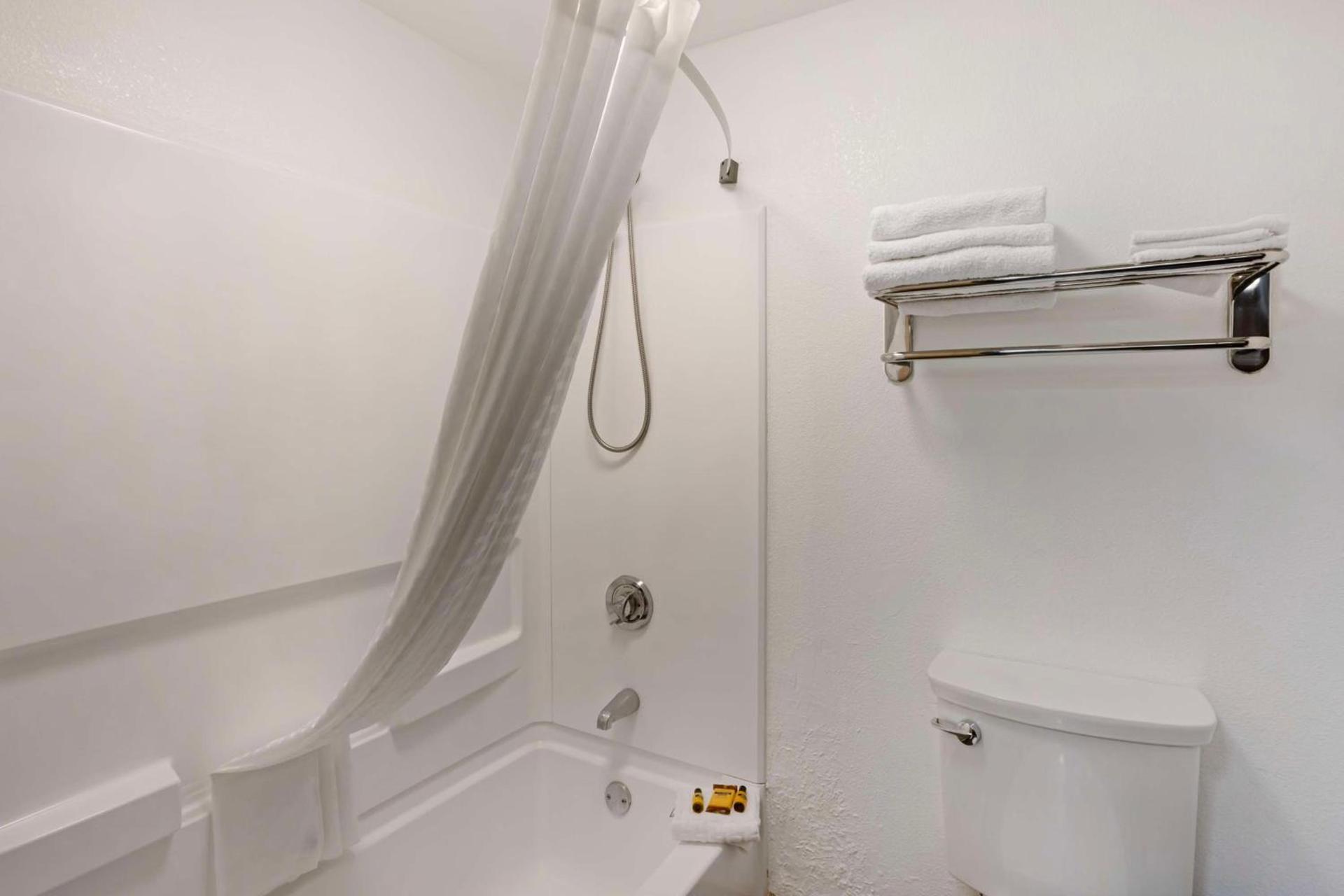 Best Western Plus Reading Inn & Suites photo 68