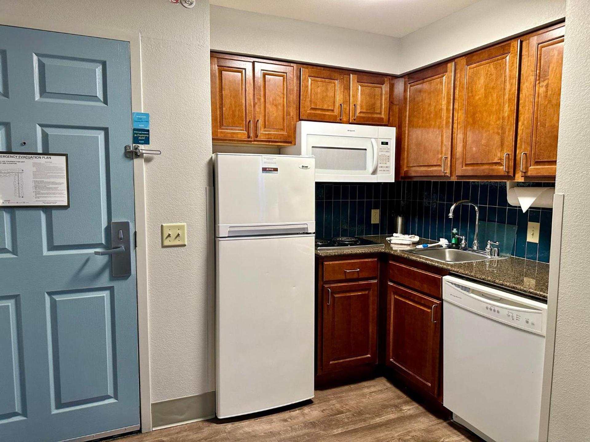 Staybridge Suites Milwaukee West-Oconomowoc by IHG photo 63