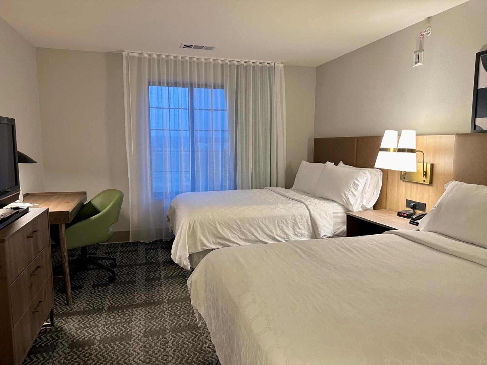 Staybridge Suites Milwaukee West-Oconomowoc by IHG photo 37