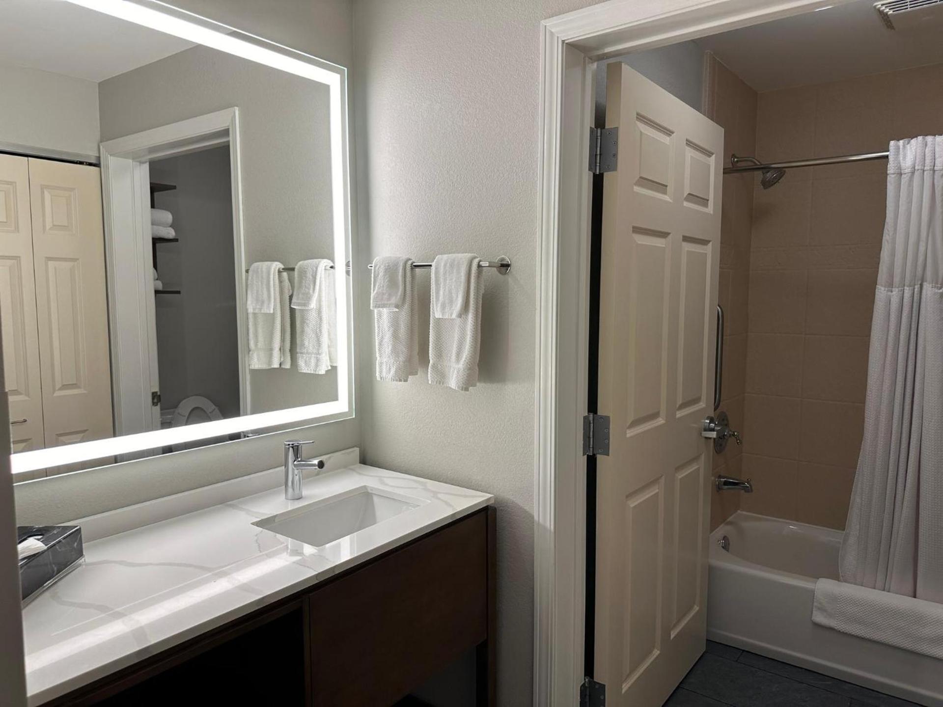 Staybridge Suites Milwaukee West-Oconomowoc by IHG photo 35