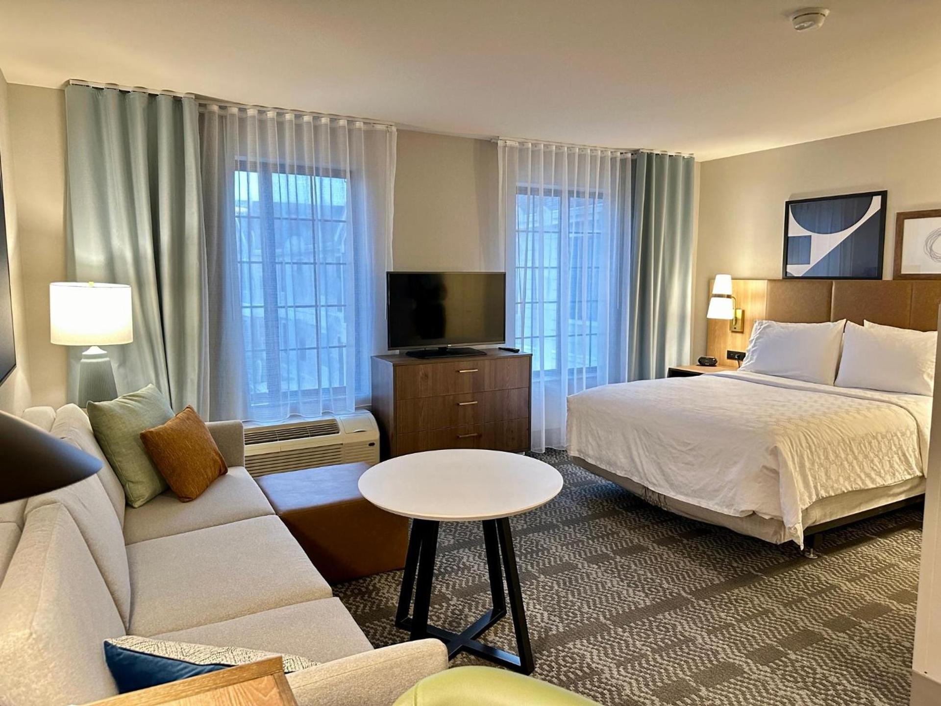 Staybridge Suites Milwaukee West-Oconomowoc by IHG photo 61