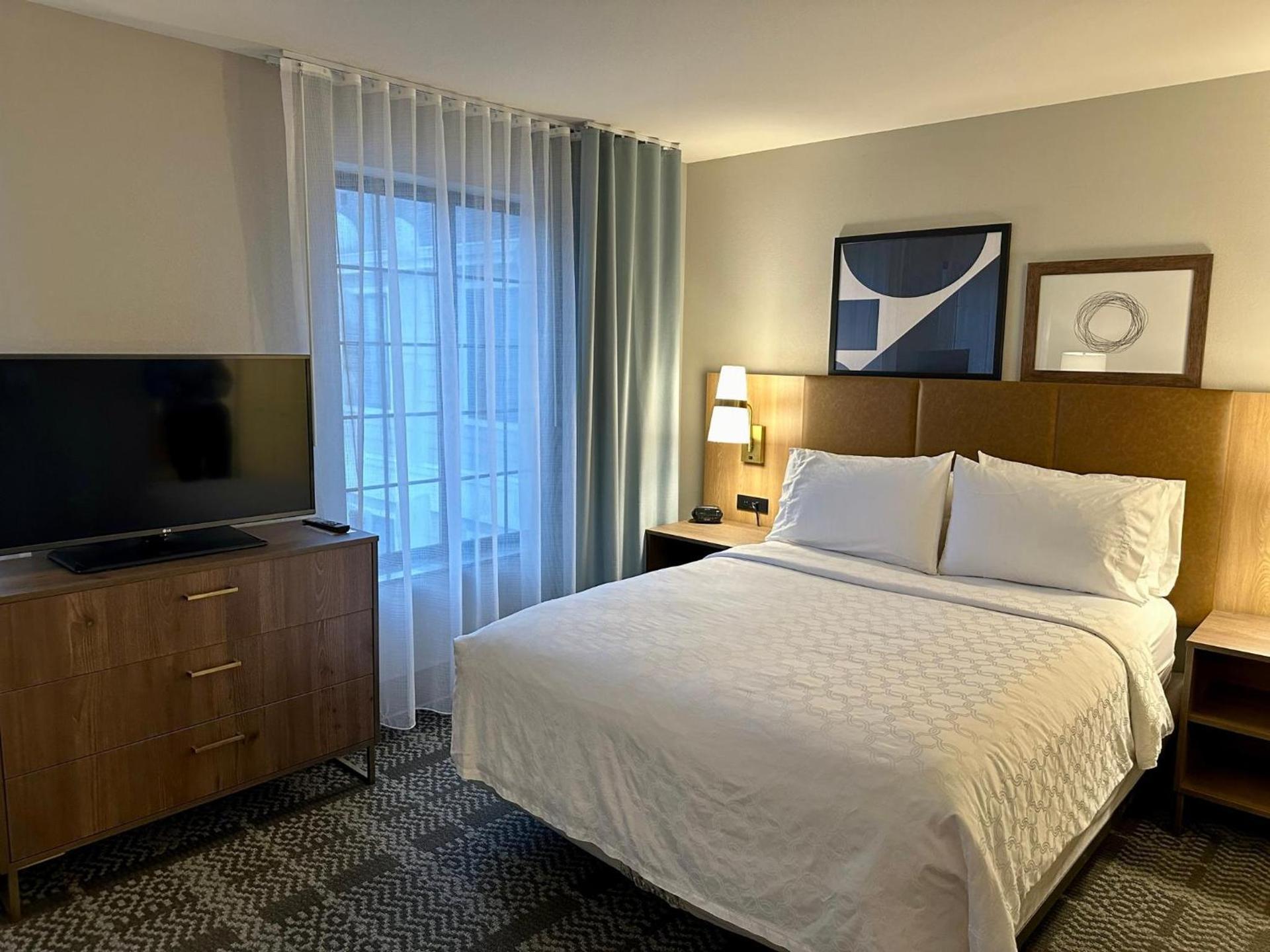 Staybridge Suites Milwaukee West-Oconomowoc by IHG photo 36