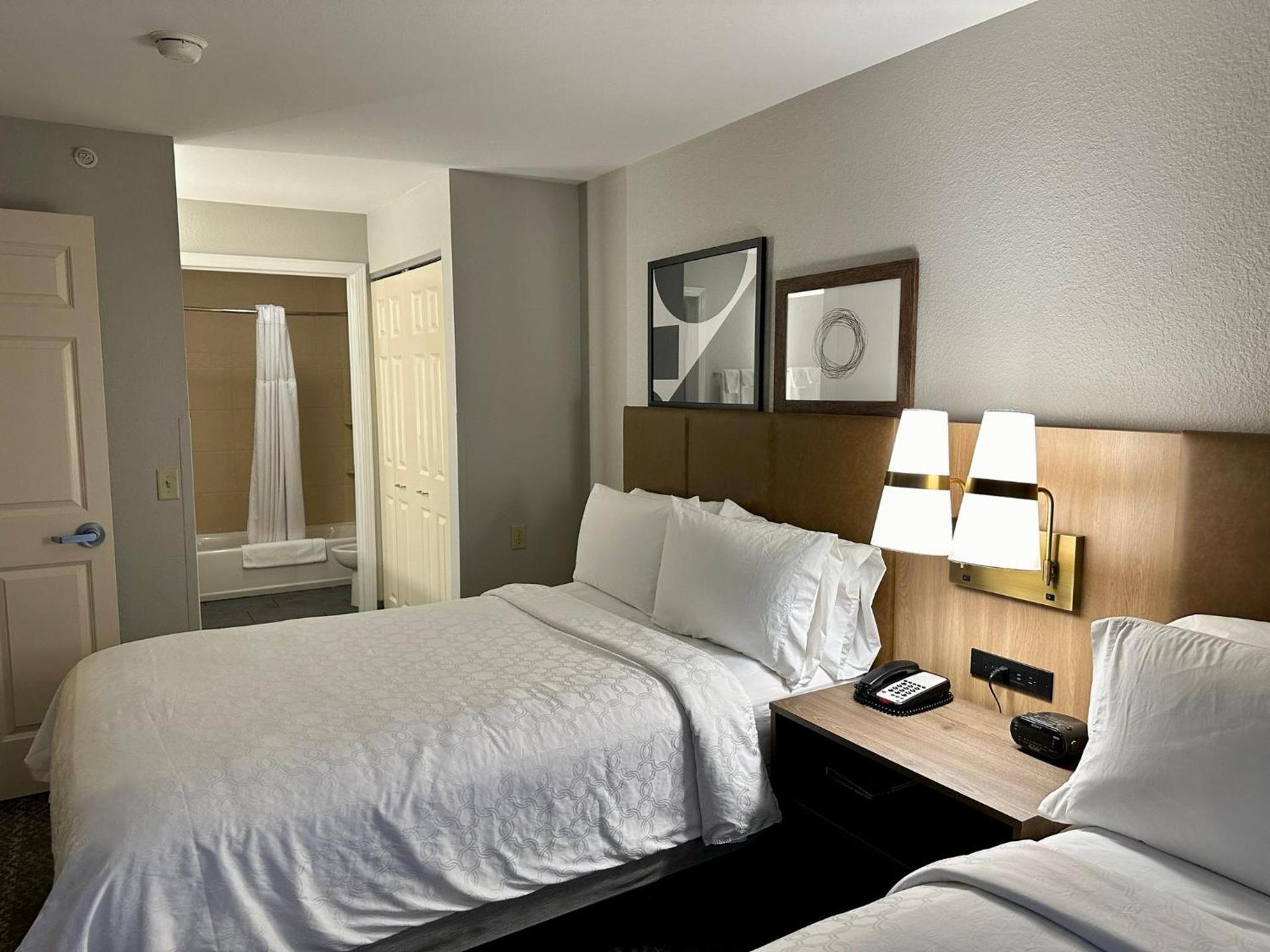 Staybridge Suites Milwaukee West-Oconomowoc by IHG photo 78