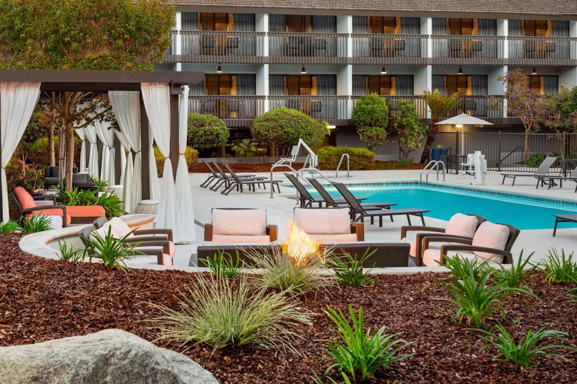 Hilton Garden Inn Monterey photo 8