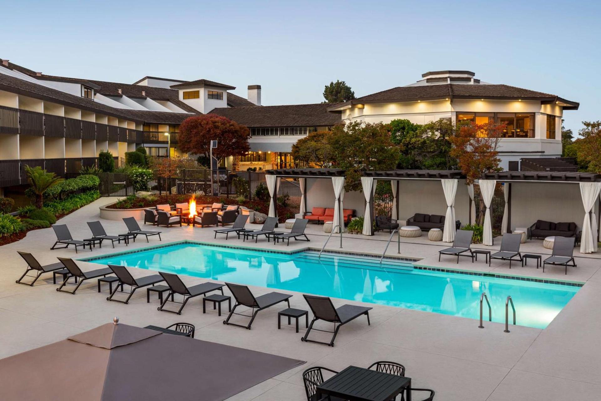 Hilton Garden Inn Monterey photo 2