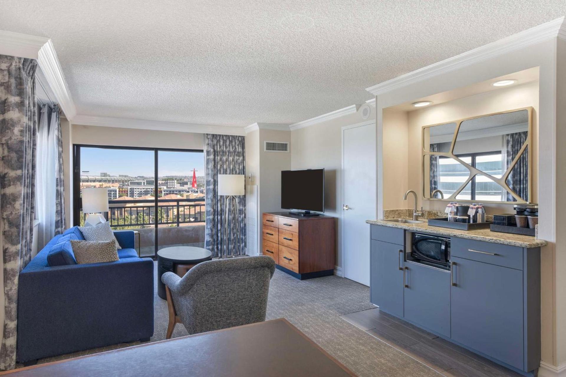 Embassy Suites by Hilton Anaheim-Orange photo 33