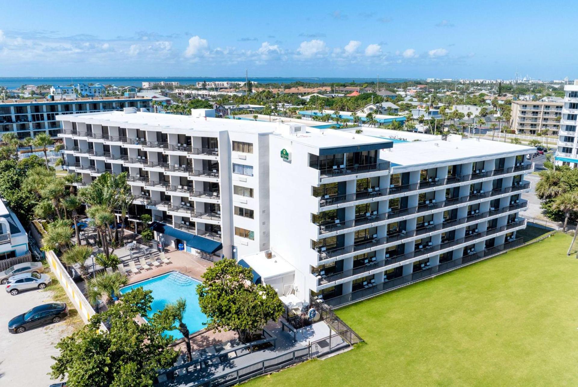 La Quinta by Wyndham Cocoa Beach Oceanfront photo 6
