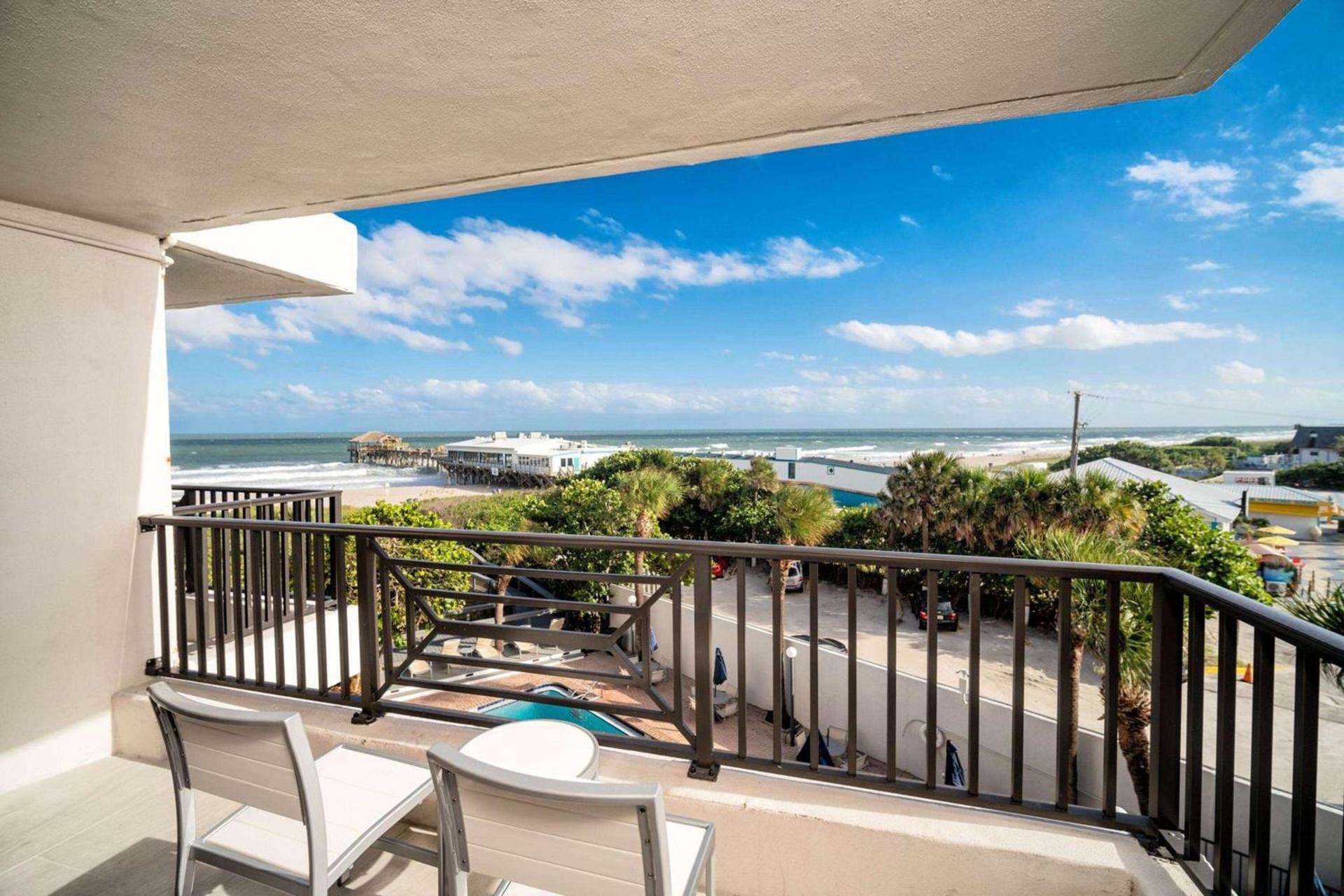 La Quinta by Wyndham Cocoa Beach Oceanfront photo 12