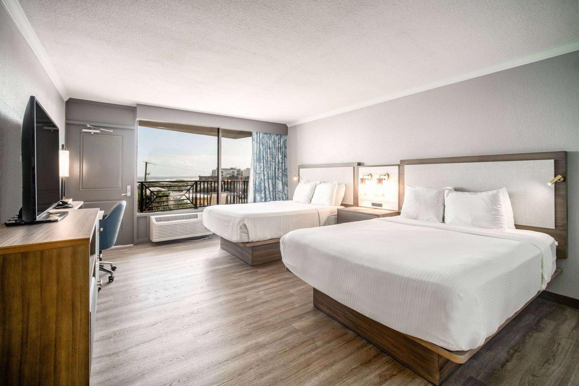 La Quinta by Wyndham Cocoa Beach Oceanfront photo 13