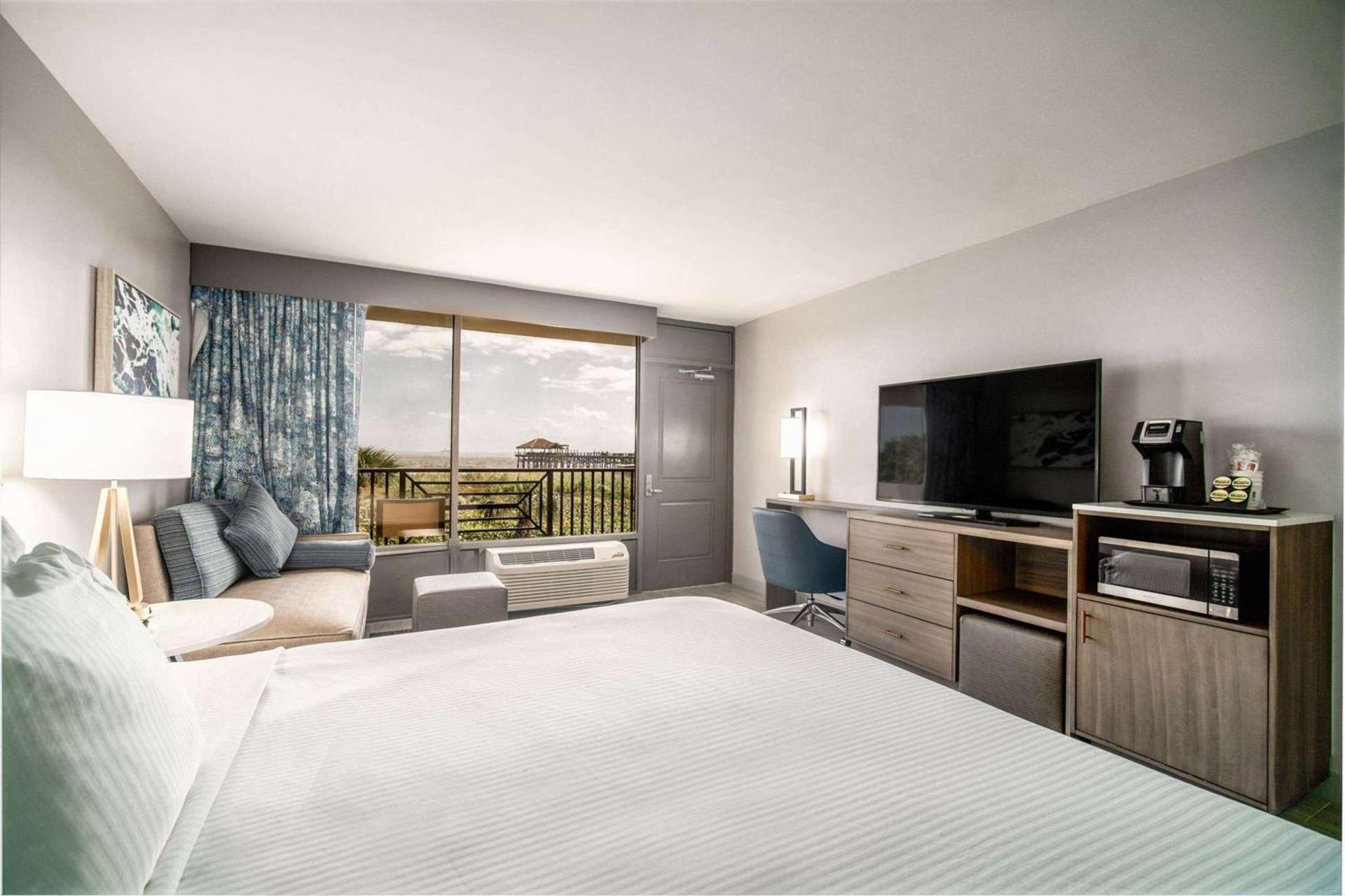 La Quinta by Wyndham Cocoa Beach Oceanfront photo 15