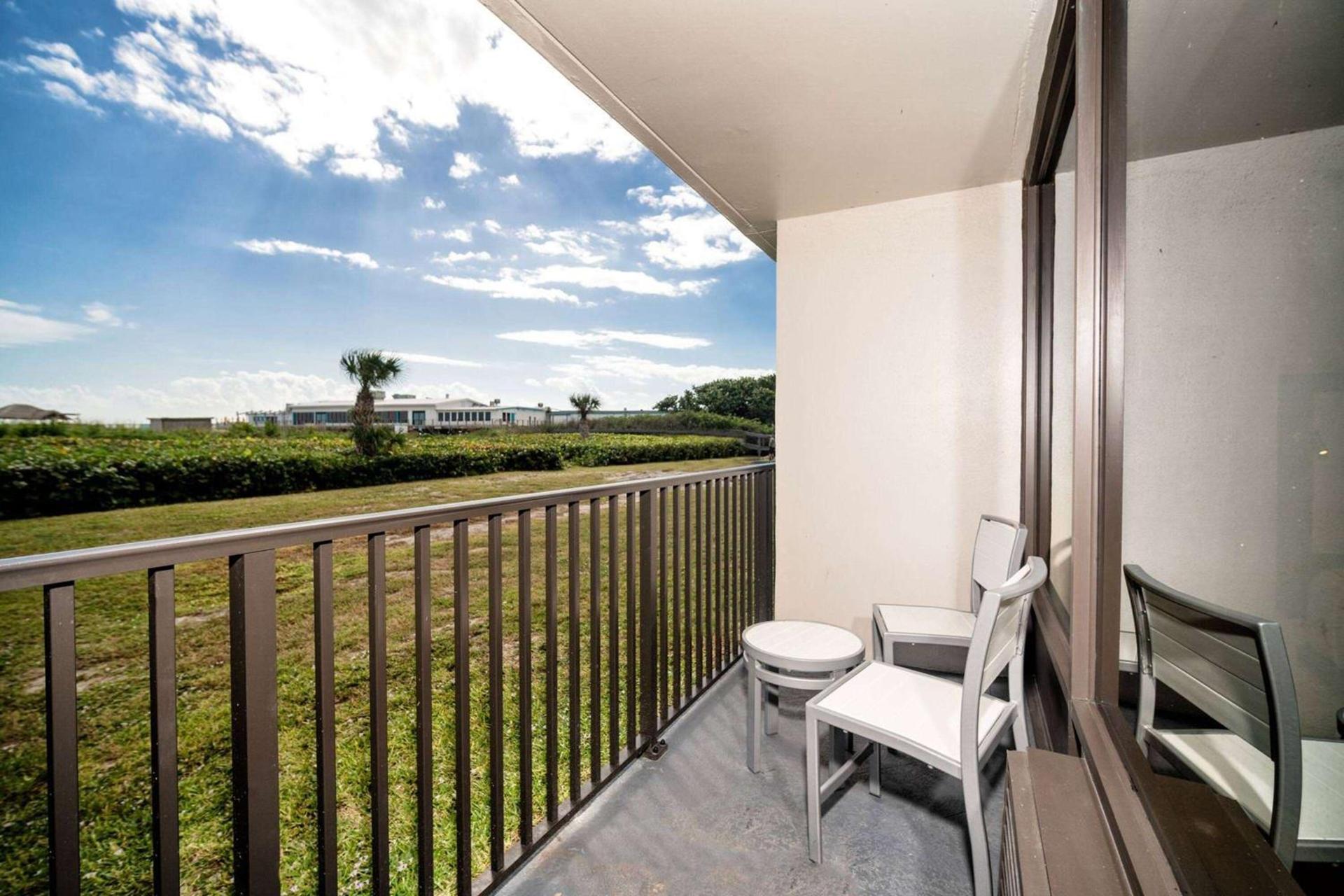 La Quinta by Wyndham Cocoa Beach Oceanfront photo 21