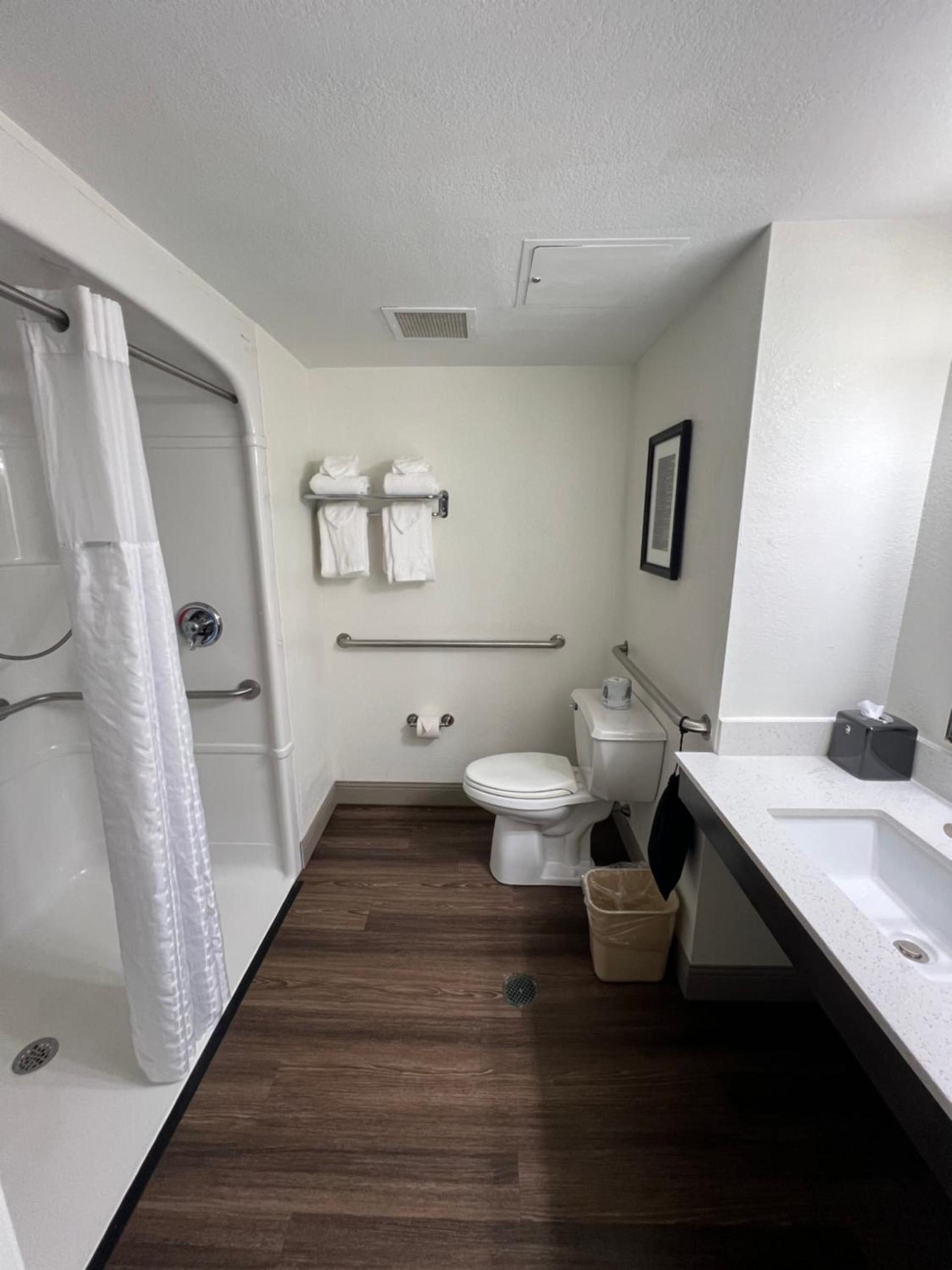 Days Inn by Wyndham Penn State photo 3