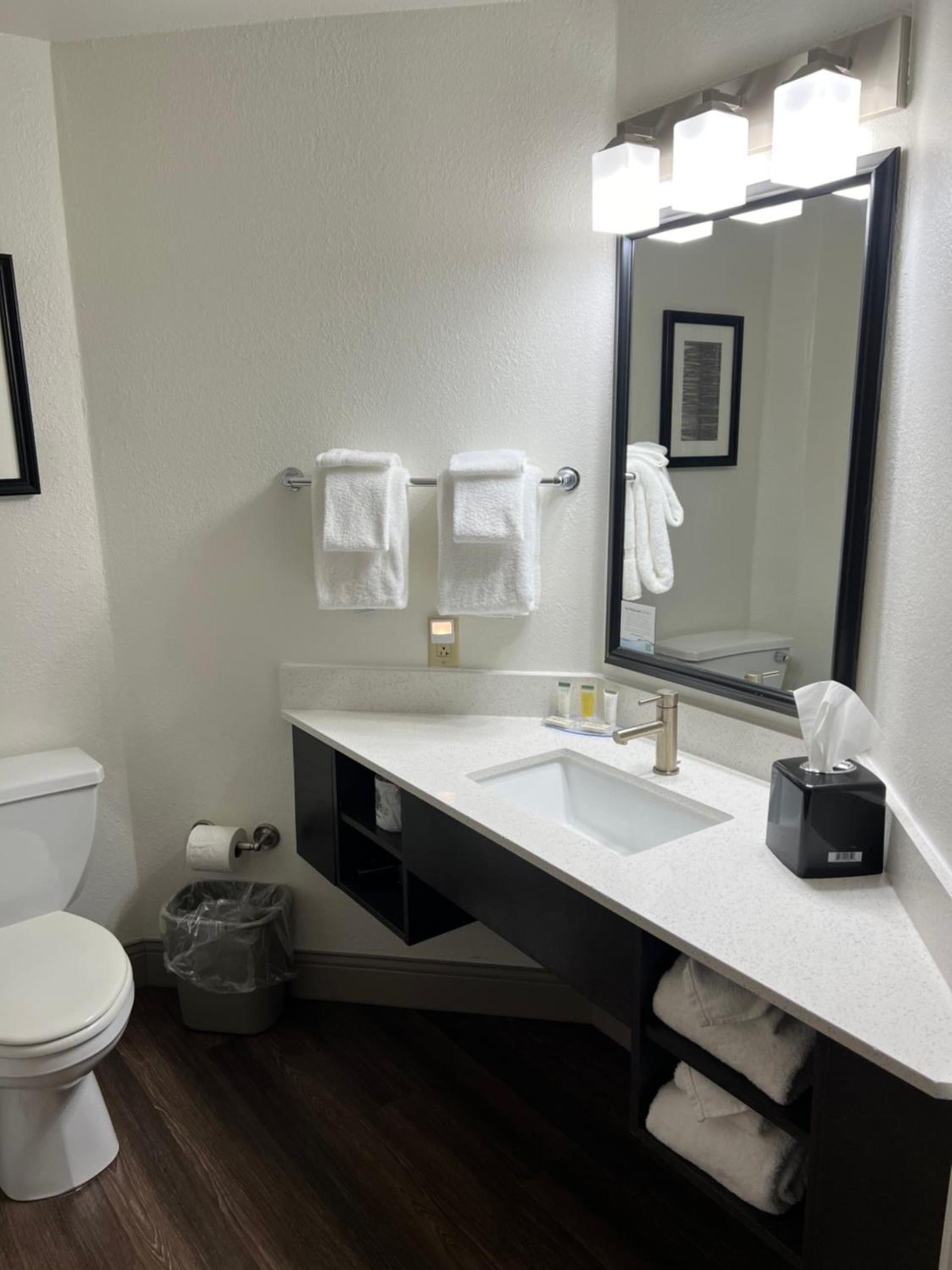 Days Inn by Wyndham Penn State photo 6