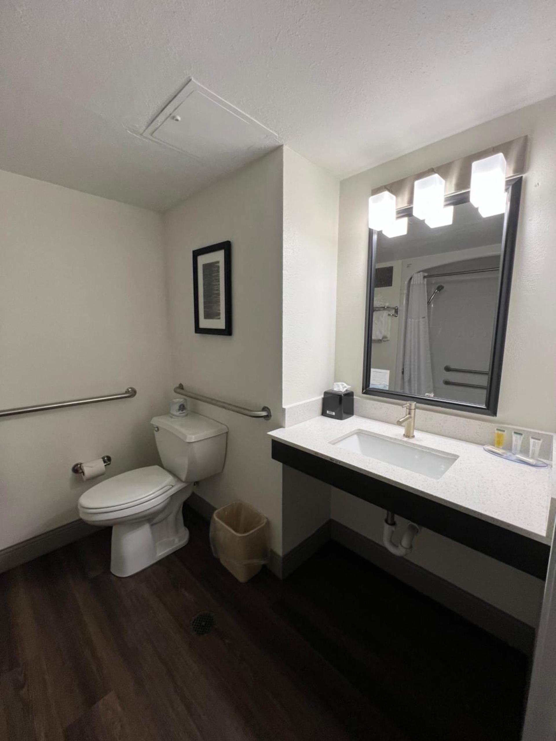 Days Inn by Wyndham Penn State photo 15