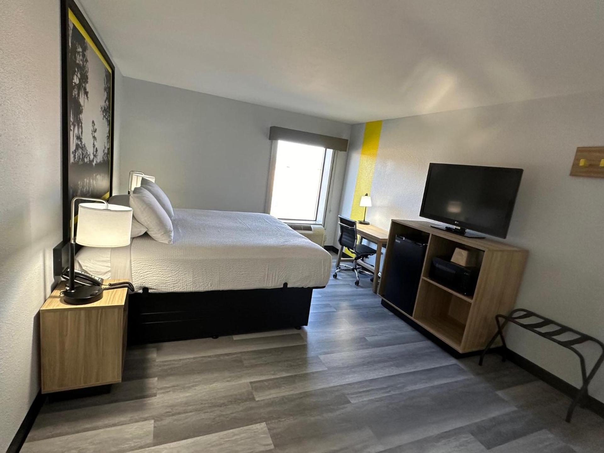 Super 8 by Wyndham Alexandria LA photo 8