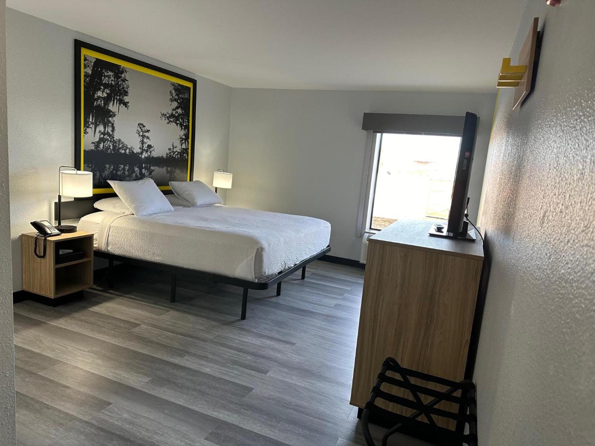 Super 8 by Wyndham Alexandria LA photo 19