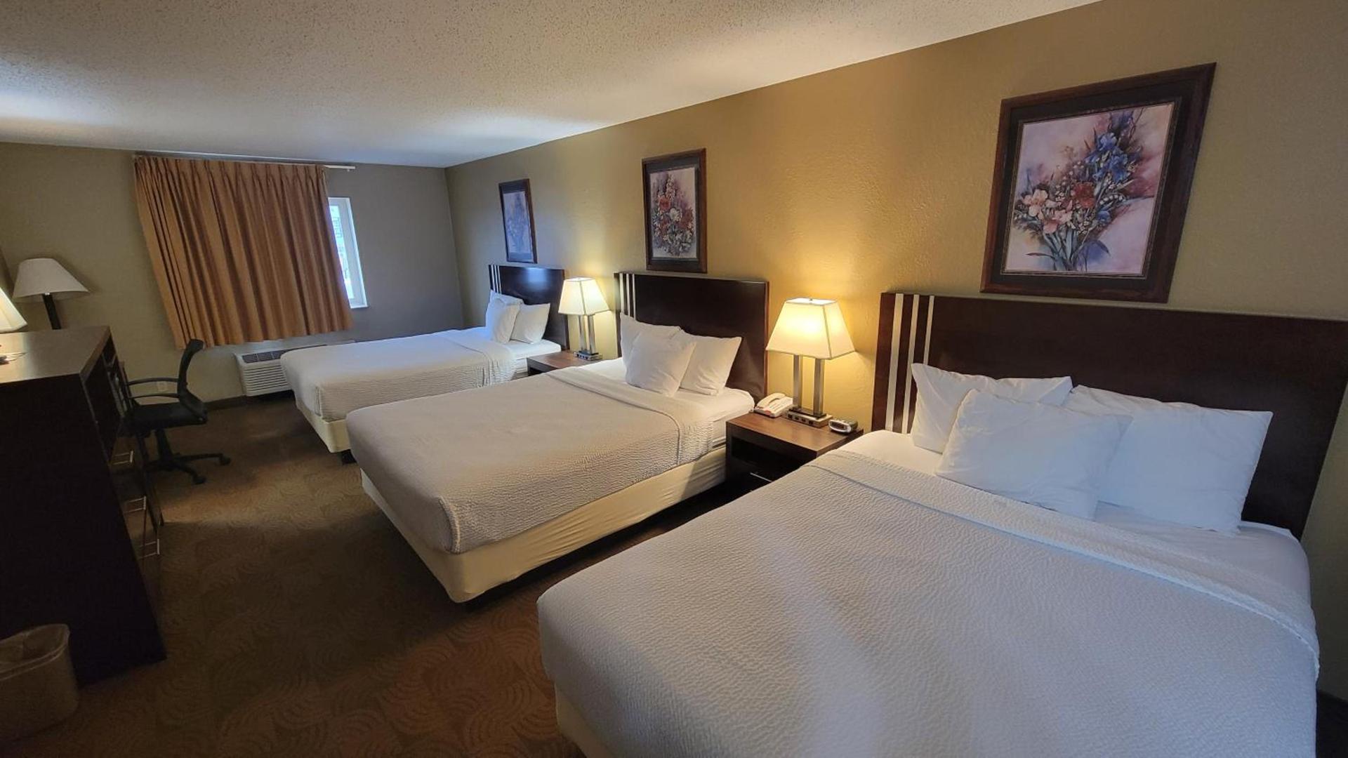 Days Inn by Wyndham Sheridan photo 11