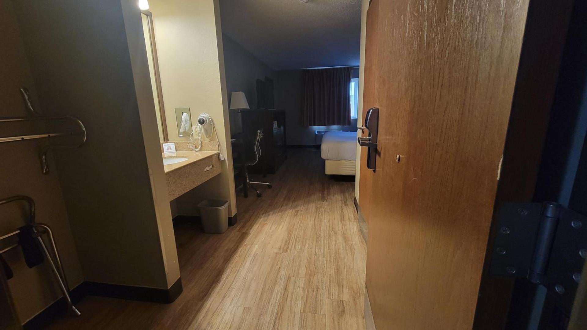 Days Inn by Wyndham Sheridan photo 19