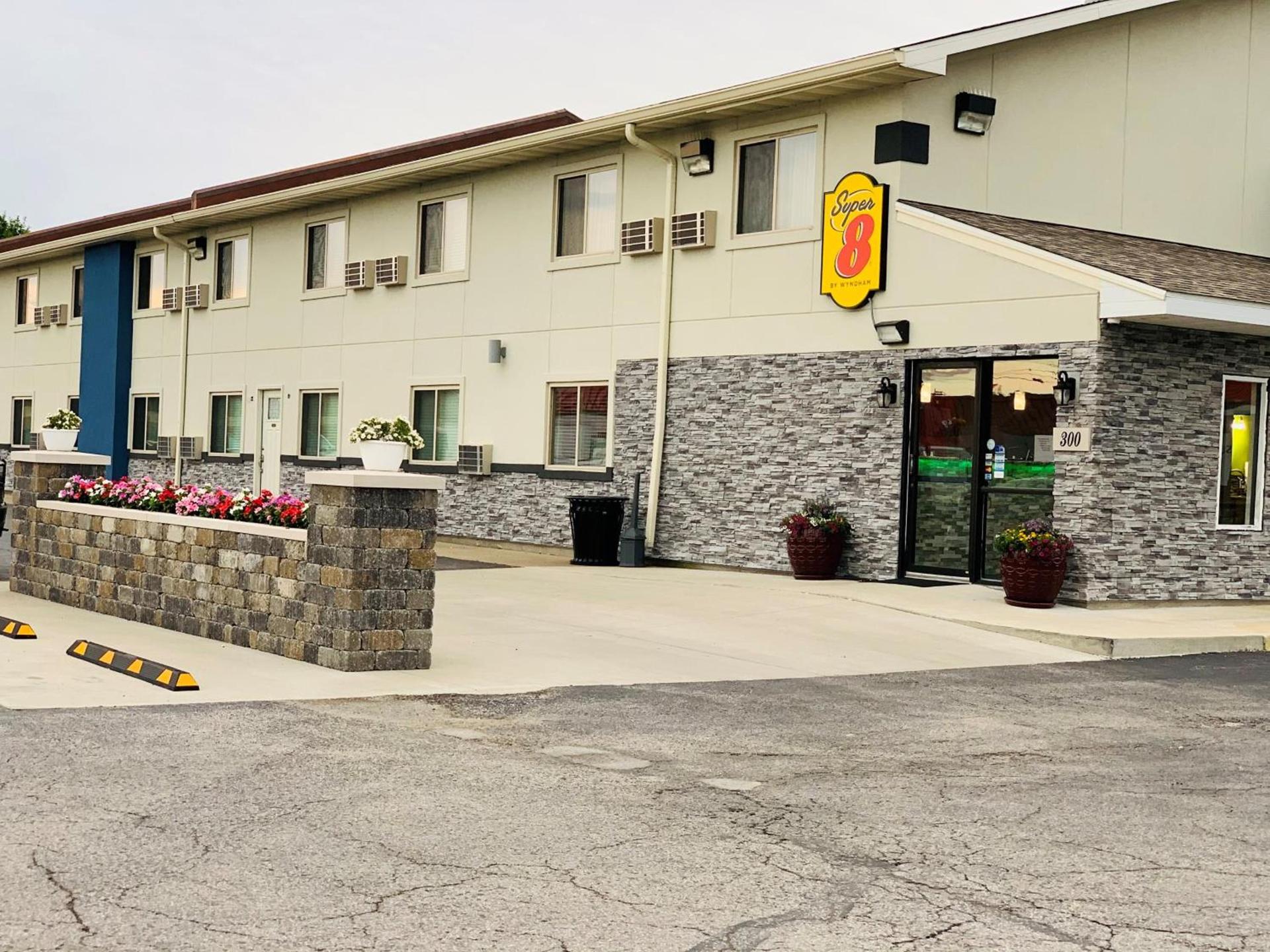 Super 8 by Wyndham Moberly MO photo 5