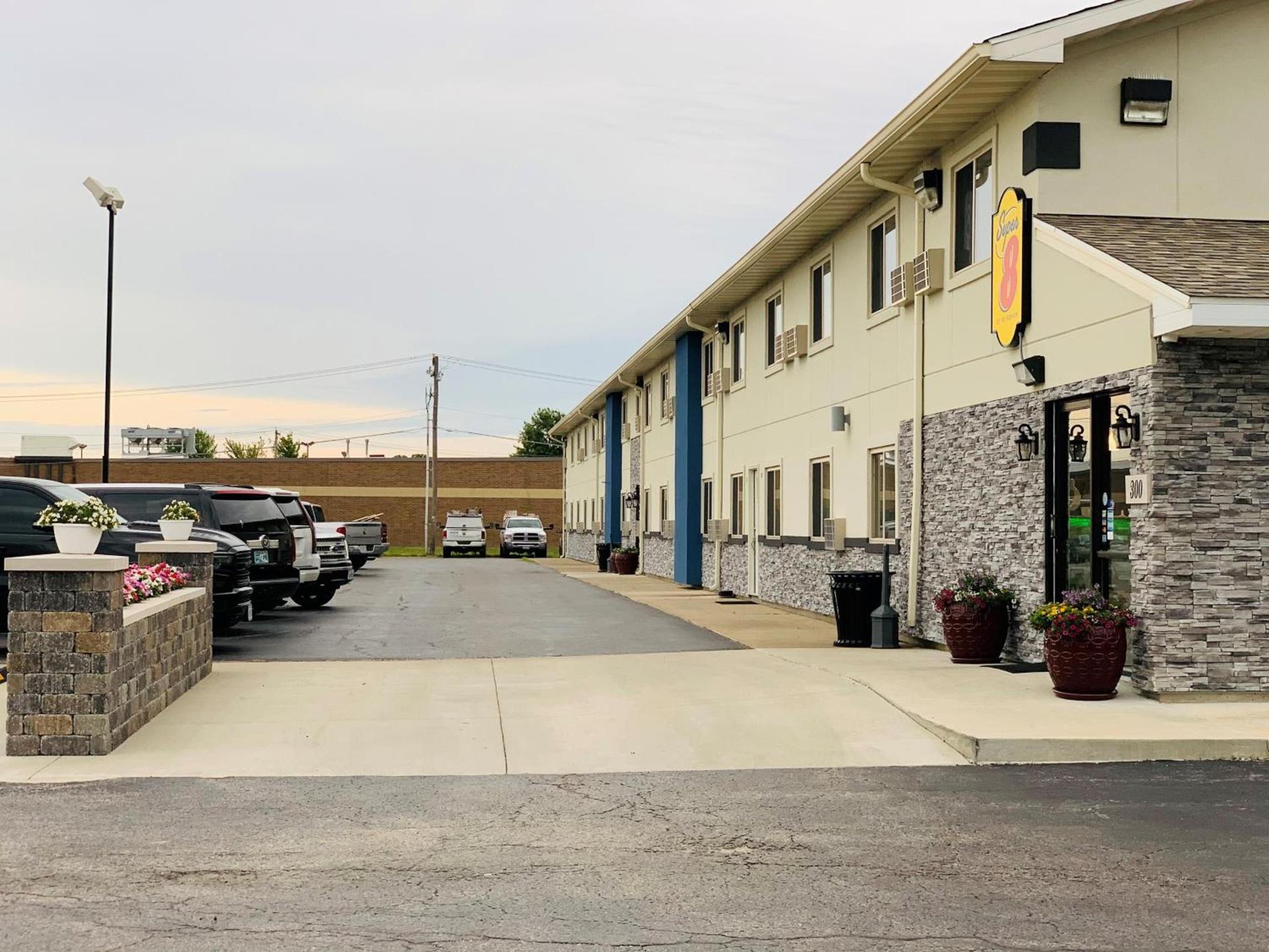 Super 8 by Wyndham Moberly MO photo 43