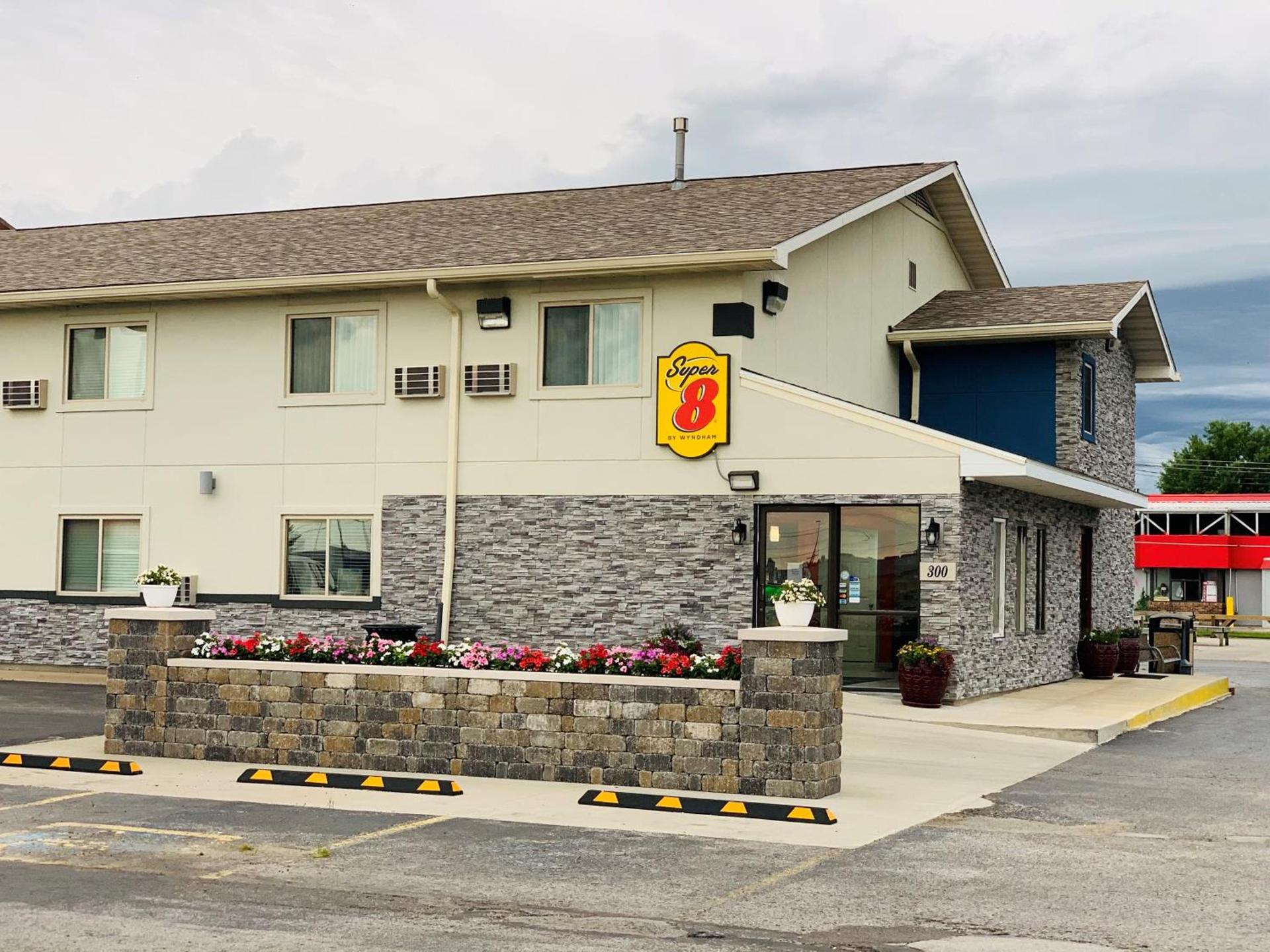 Super 8 by Wyndham Moberly MO photo 42
