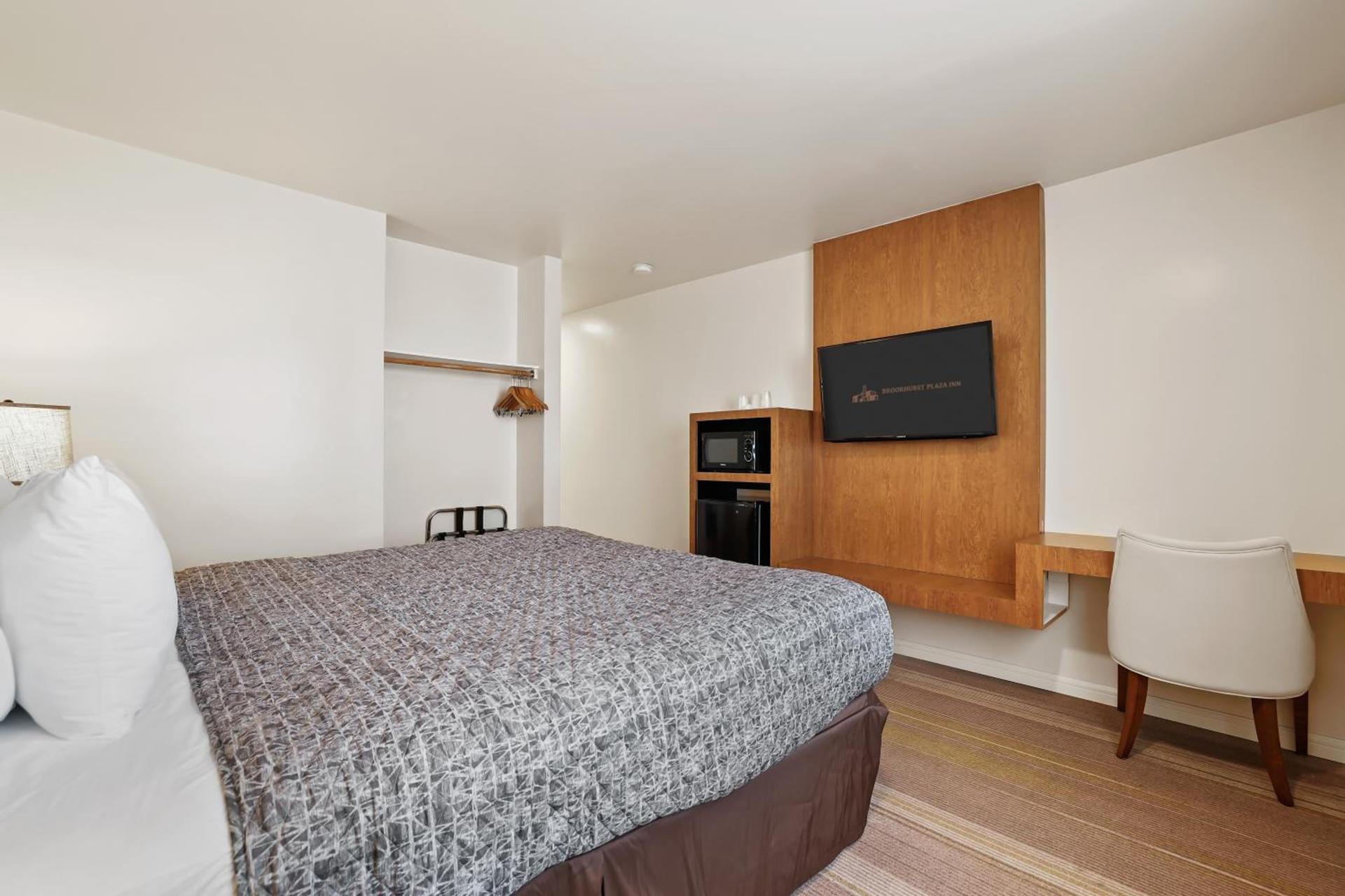 Brookhurst Plaza Inn photo 9
