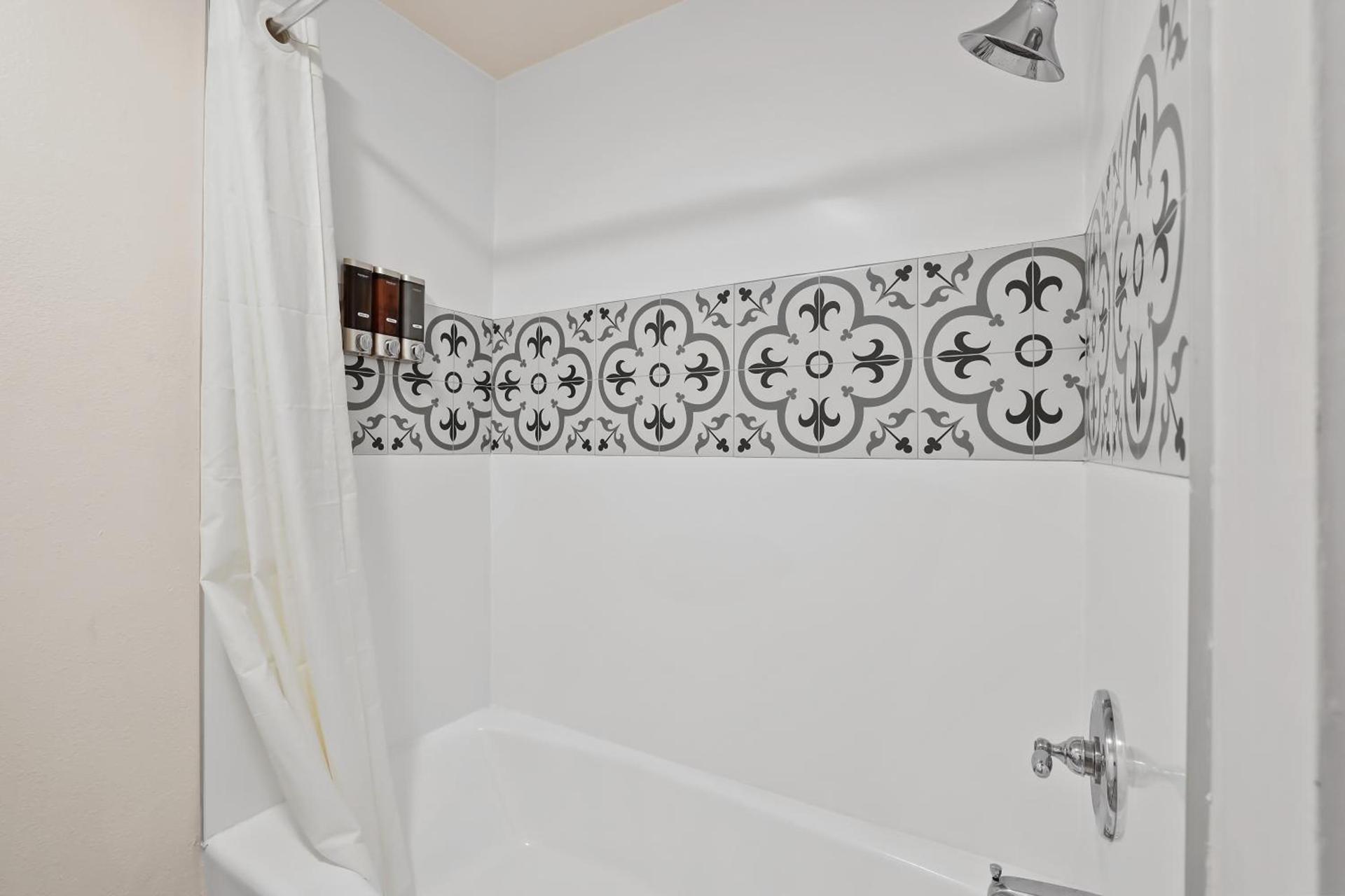 Brookhurst Plaza Inn photo 12