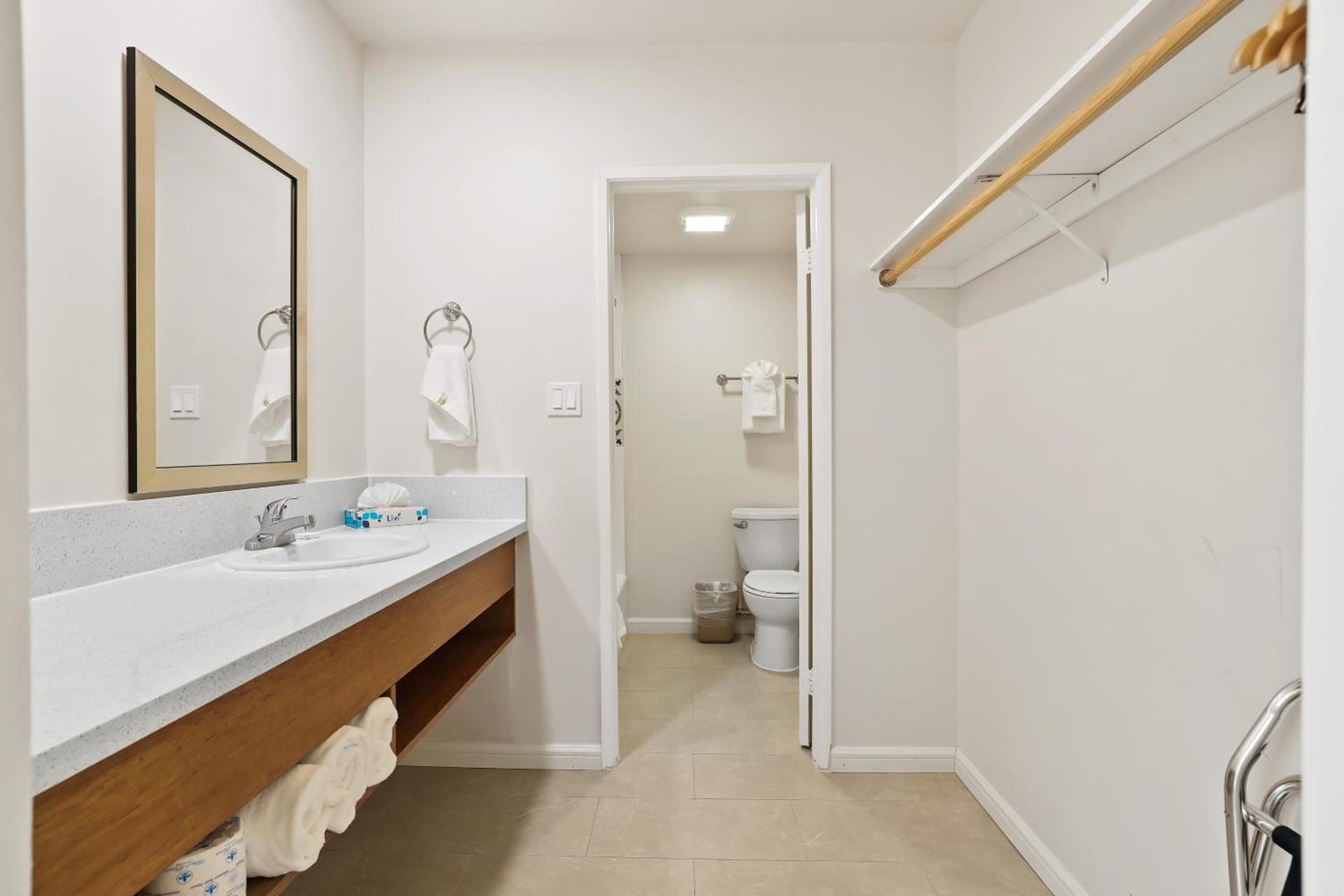 Brookhurst Plaza Inn photo 15