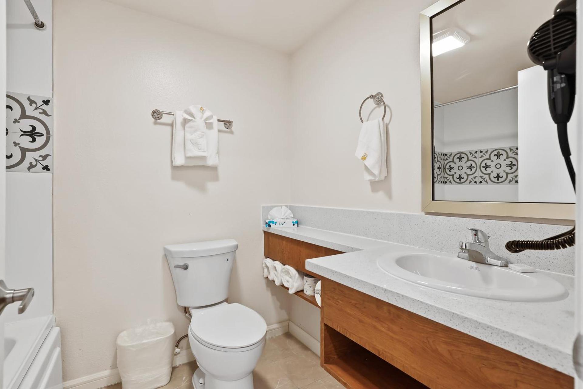 Brookhurst Plaza Inn photo 21