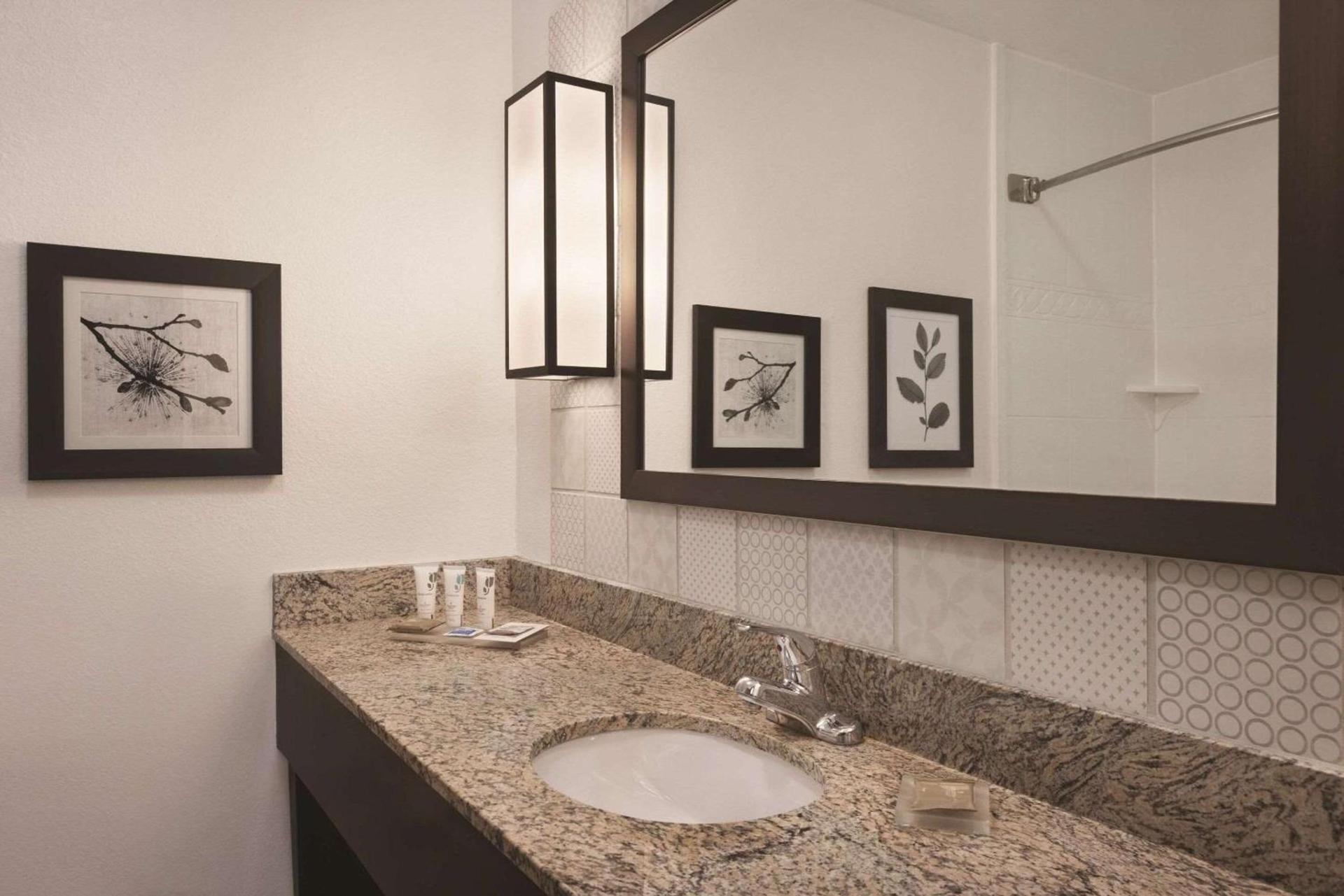 Country Inn & Suites by Radisson, Abingdon, VA photo 11