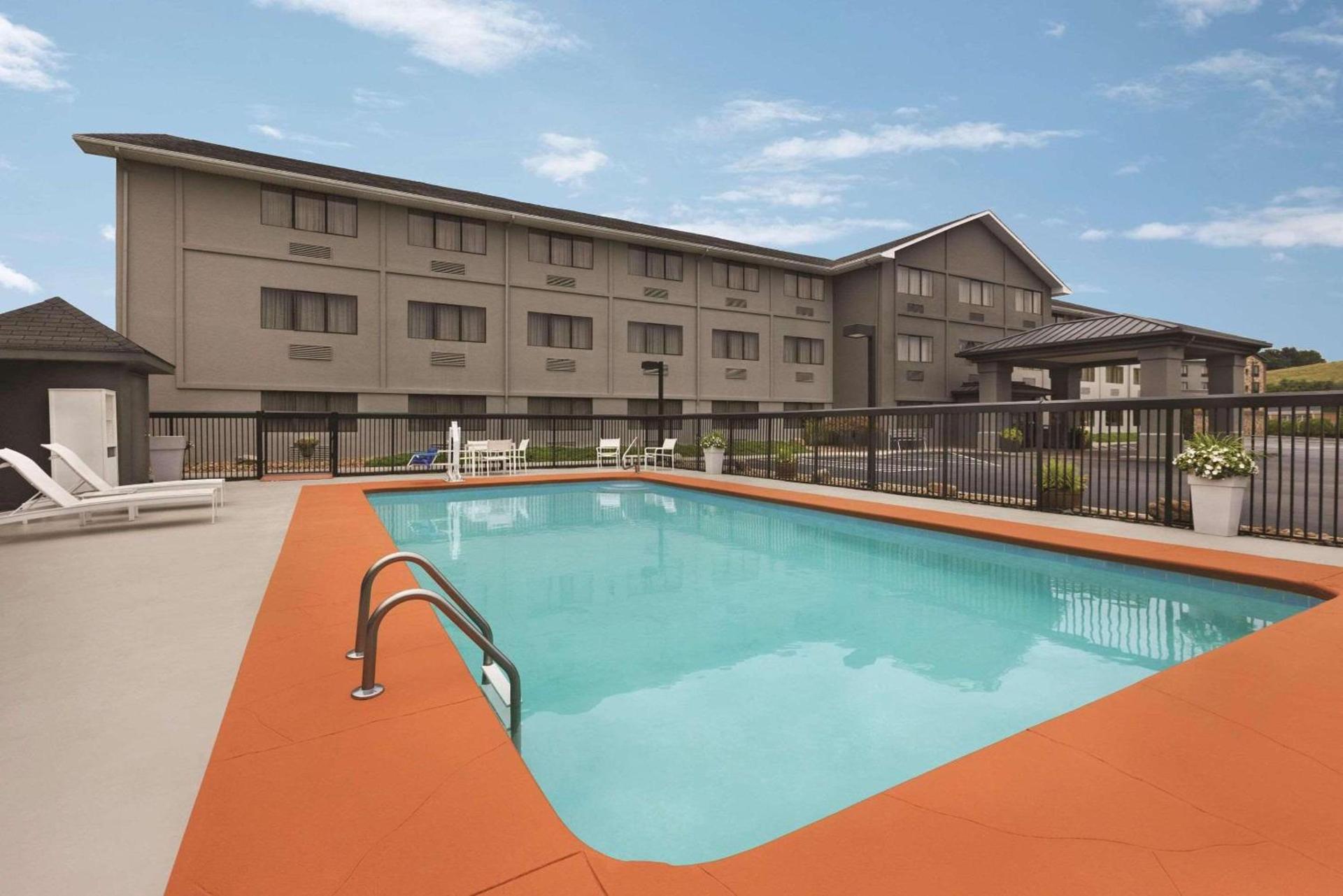 Country Inn & Suites by Radisson, Abingdon, VA photo 14