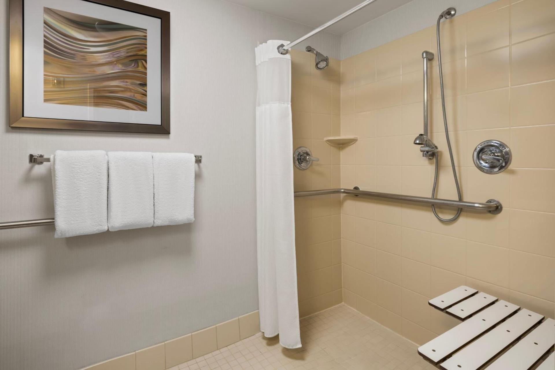 Courtyard by Marriott Rockford photo 12