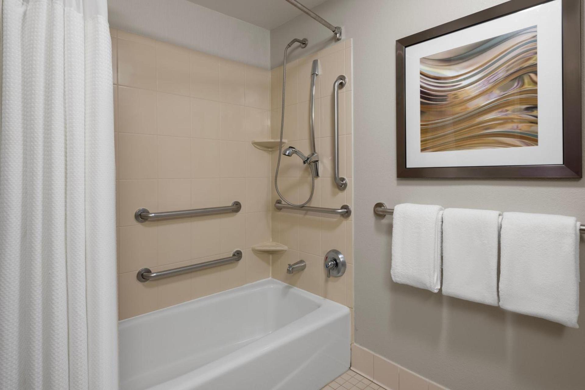 Courtyard by Marriott Rockford photo 13