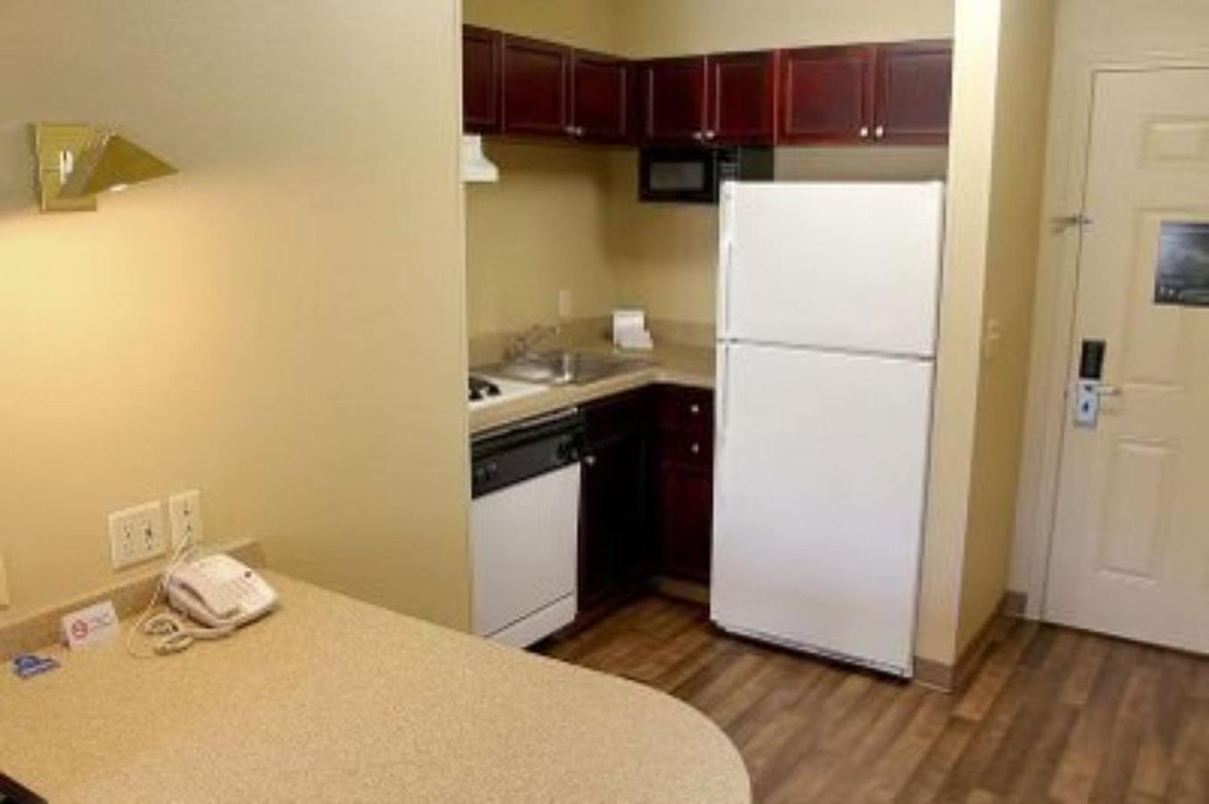 Candlewood Suites Houston Space Center - Webster photo 39