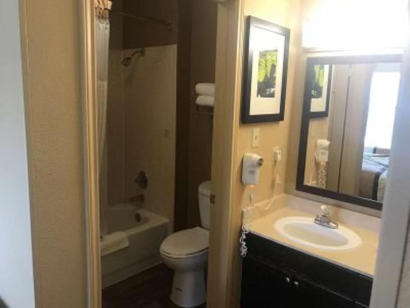 Candlewood Suites Houston Space Center - Webster photo 22
