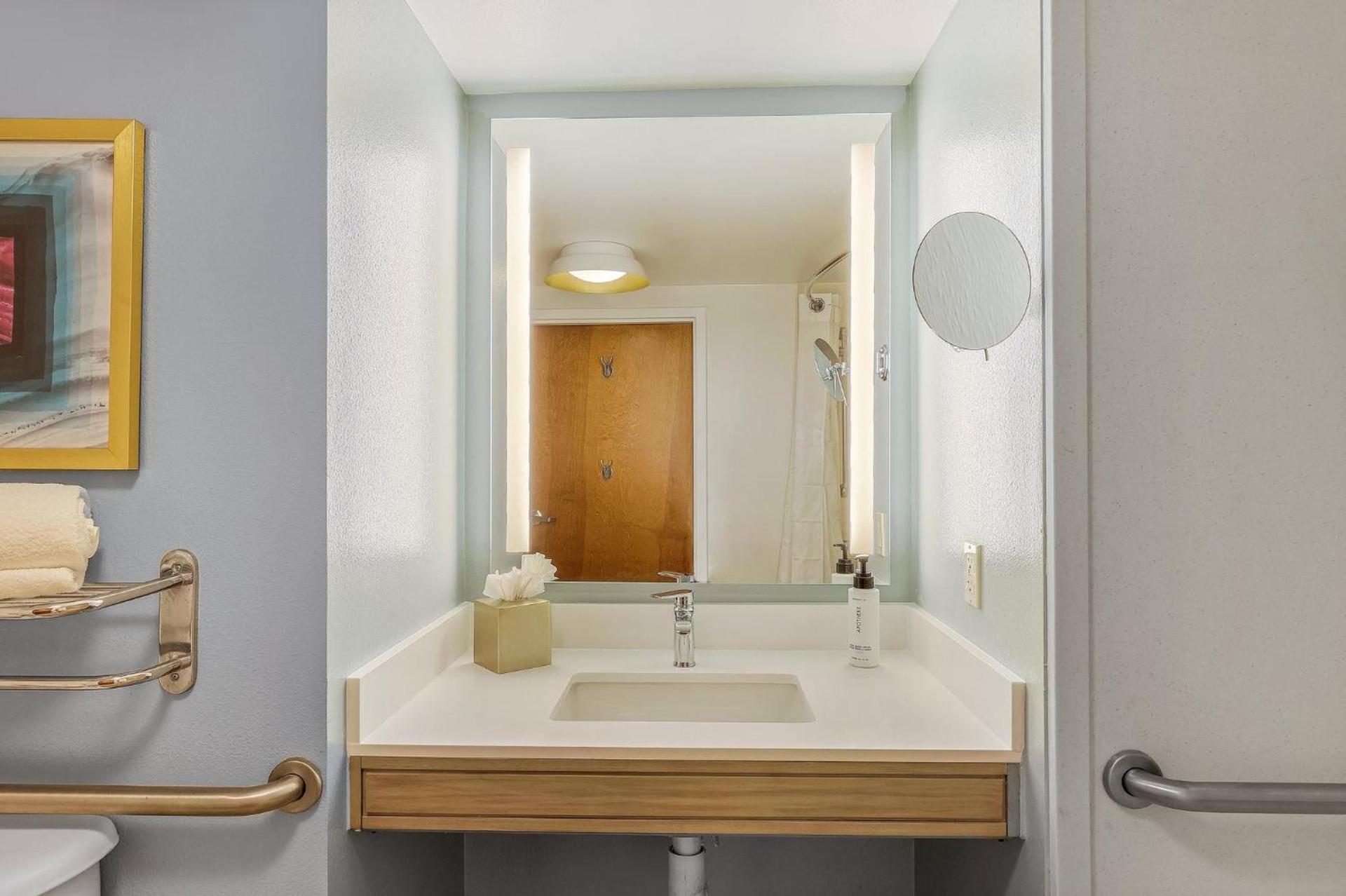 Crowne Plaza Ft Myers Gulf Coast by IHG photo 18