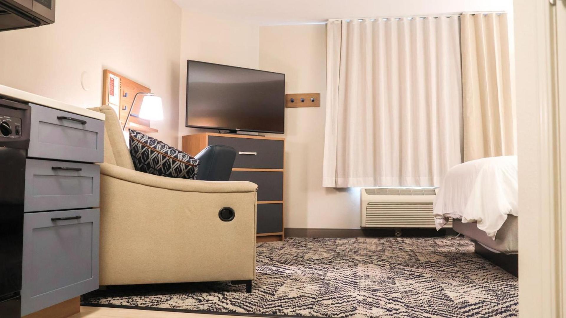 Candlewood Suites - Peoria at Grand Prairie by IHG photo 68
