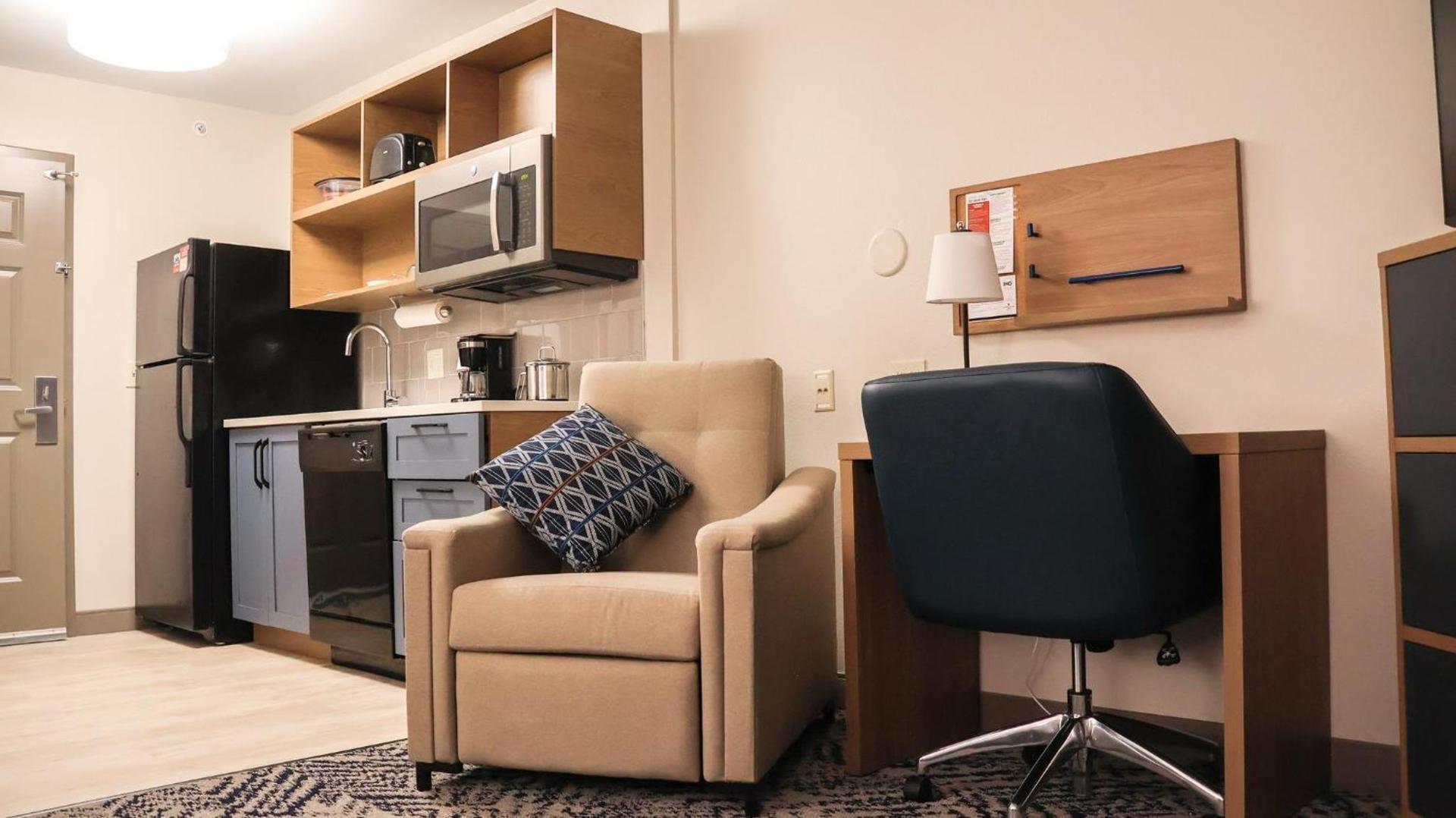 Candlewood Suites - Peoria at Grand Prairie by IHG photo 69