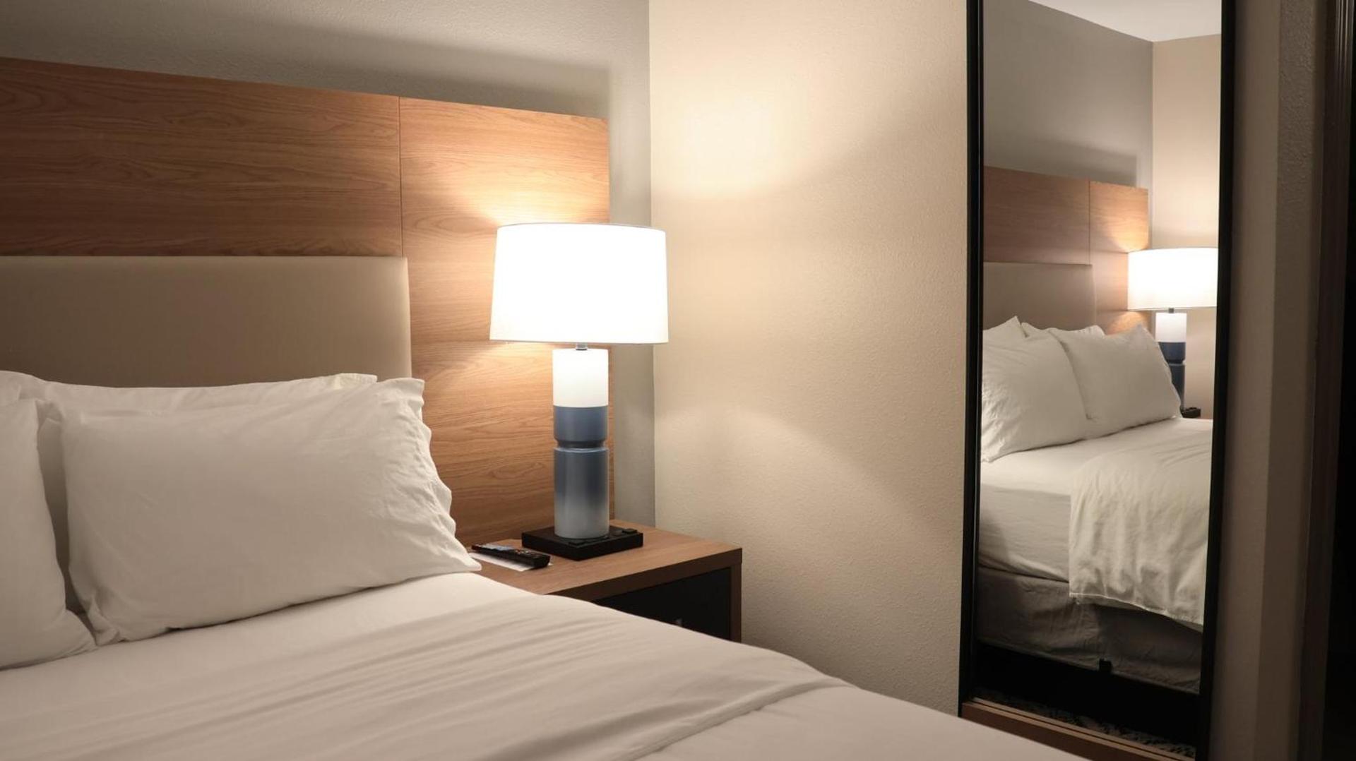 Candlewood Suites - Peoria at Grand Prairie by IHG photo 81