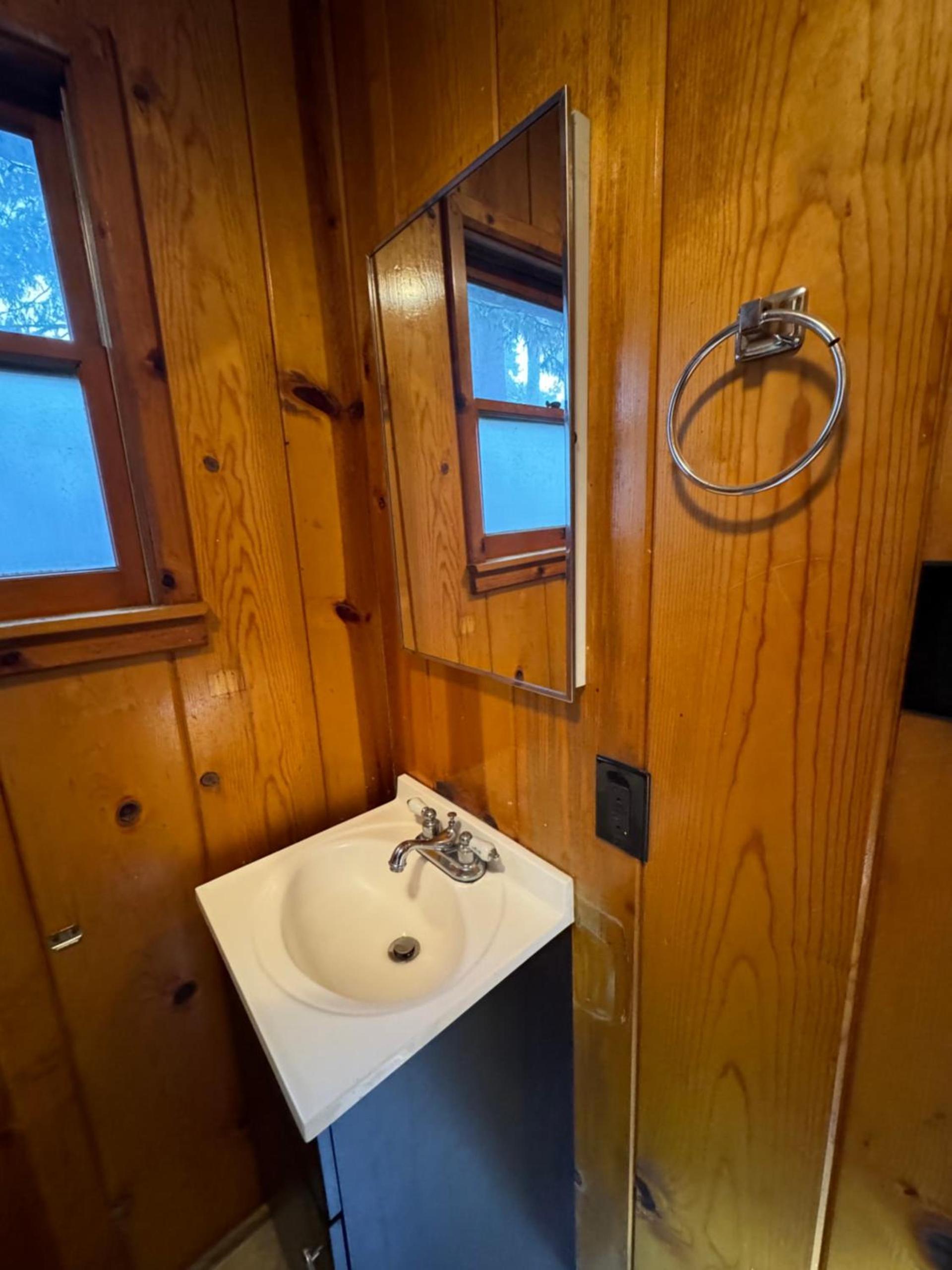 Crest Lodge Historic Mountain Inn photo 17