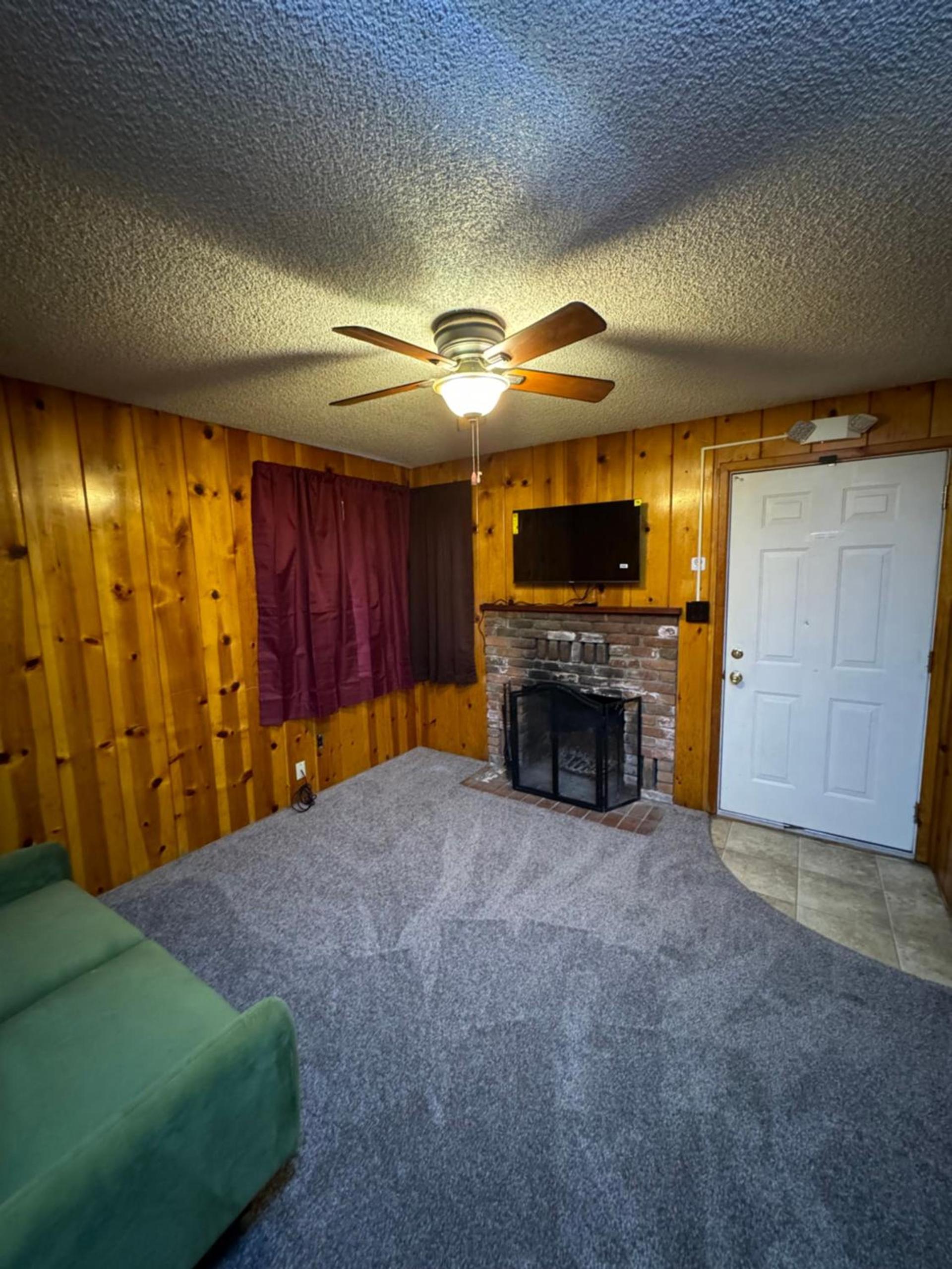 Crest Lodge Historic Mountain Inn photo 3