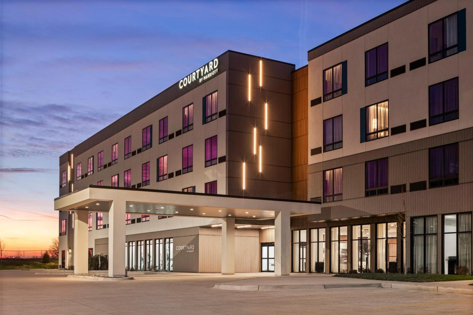 Courtyard by Marriott Bettendorf photo 2