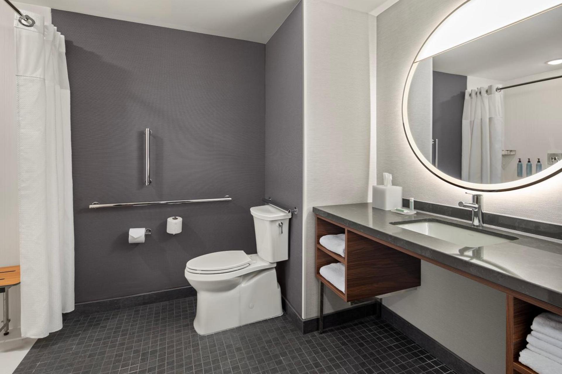 Courtyard by Marriott Bettendorf photo 10